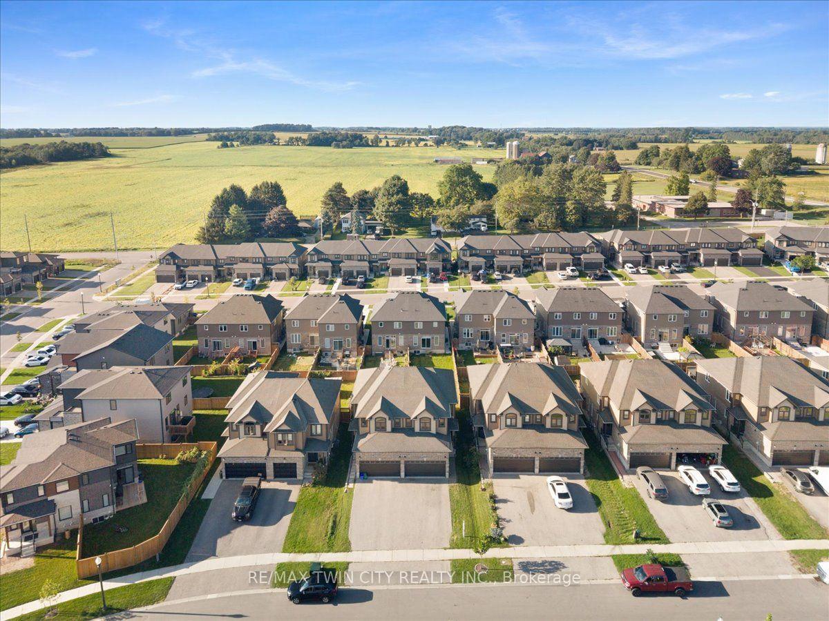 Photo 42 of 109 Links Crescent N, Woodstock, Woodstock - North — HOMEH