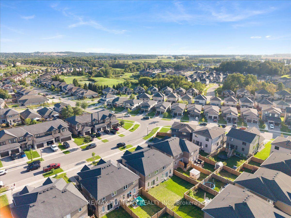 Photo 45 of 109 Links Crescent N, Woodstock, Woodstock - North — HOMEH