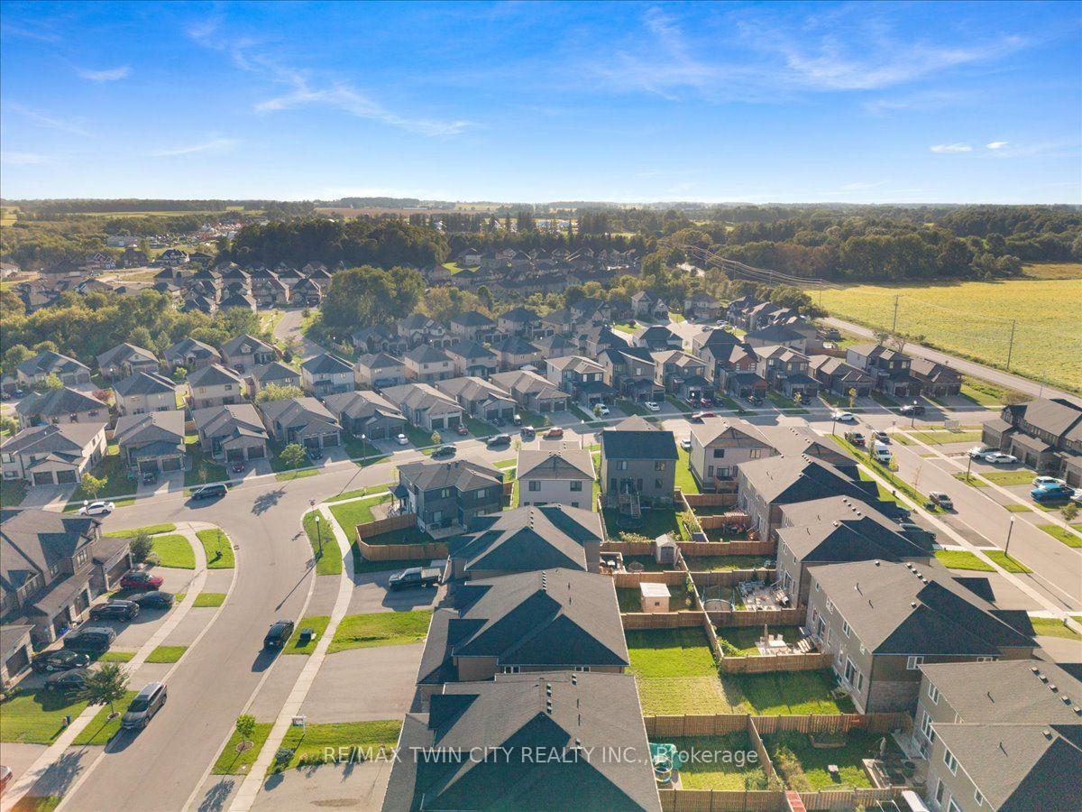 Photo 46 of 109 Links Crescent N, Woodstock, Woodstock - North — HOMEH