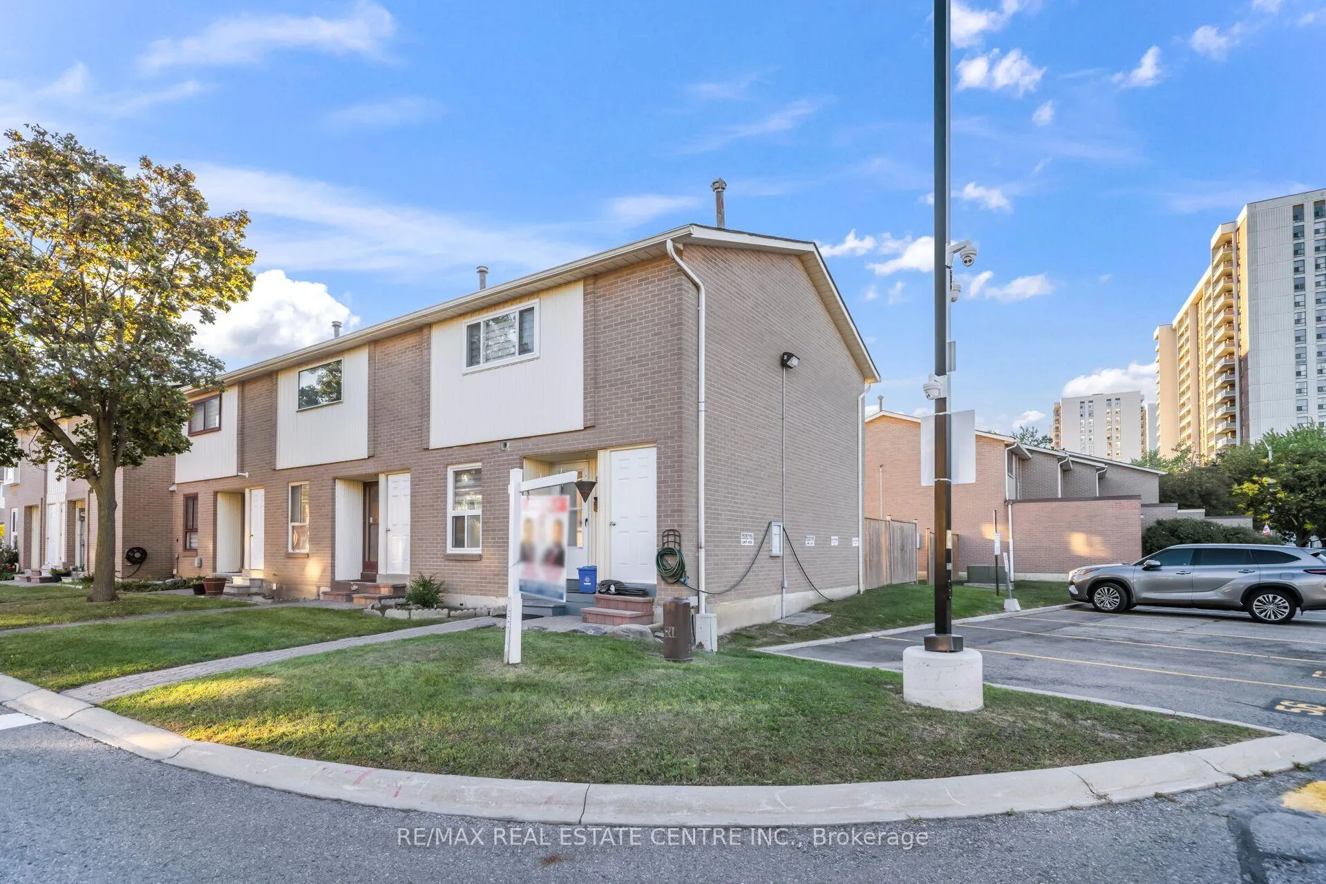 Photo 2 of 59 Craigleigh Crescent, Brampton, Avondale — HOMEH