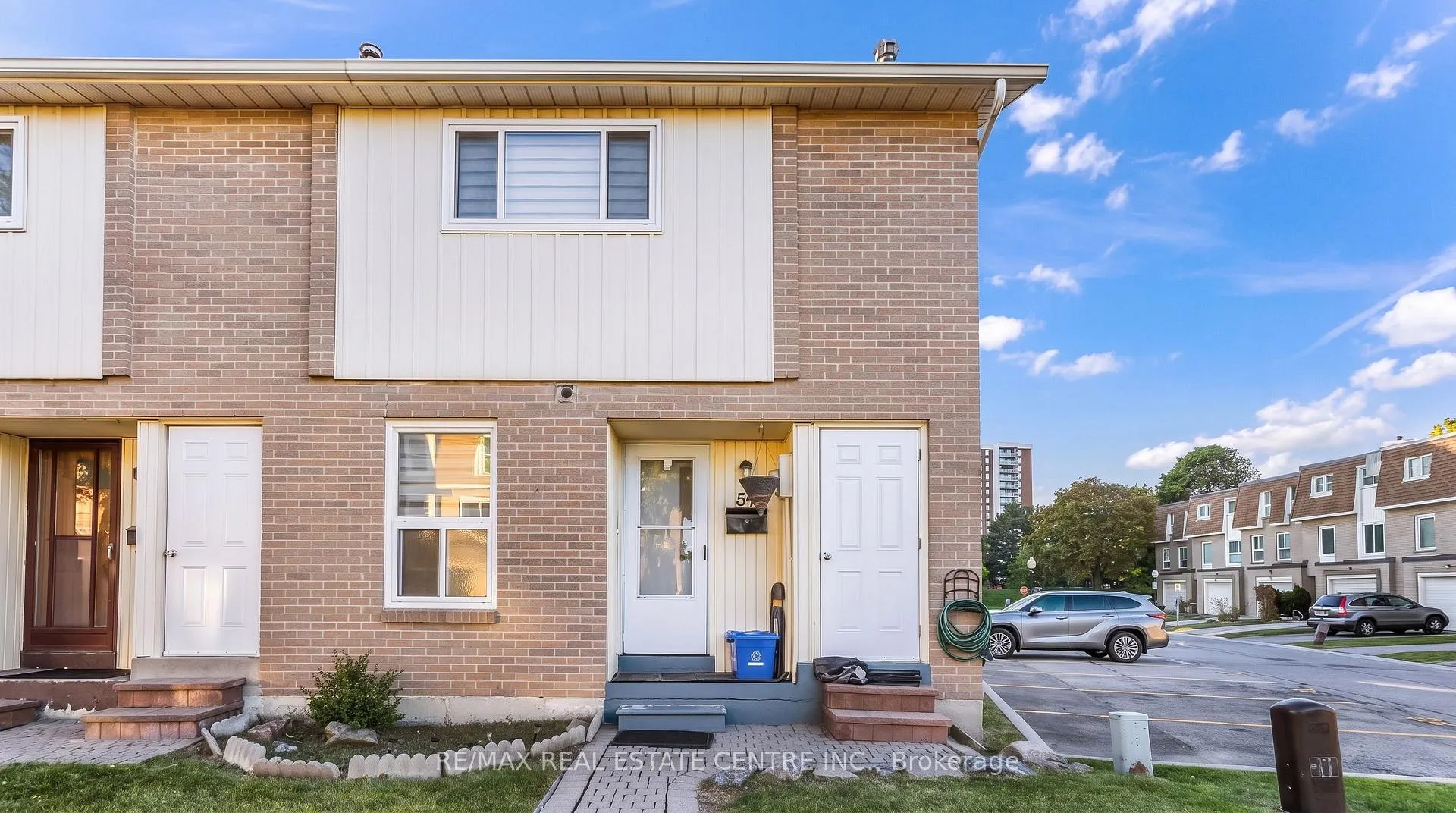 Photo 3 of 59 Craigleigh Crescent, Brampton, Avondale — HOMEH