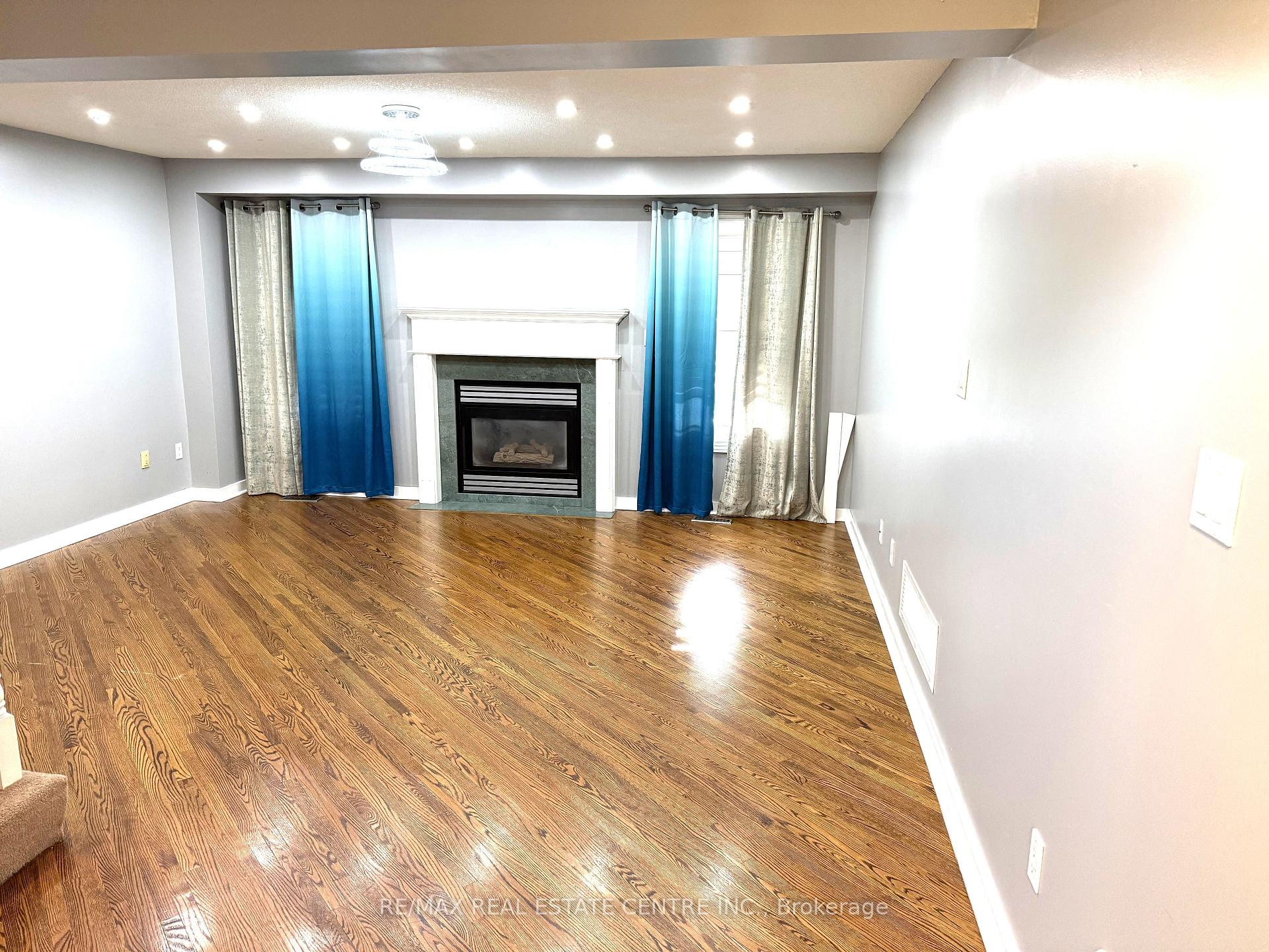 Photo 4 of 28 McIvor Street, Whitby, Rolling Acres — HOMEH