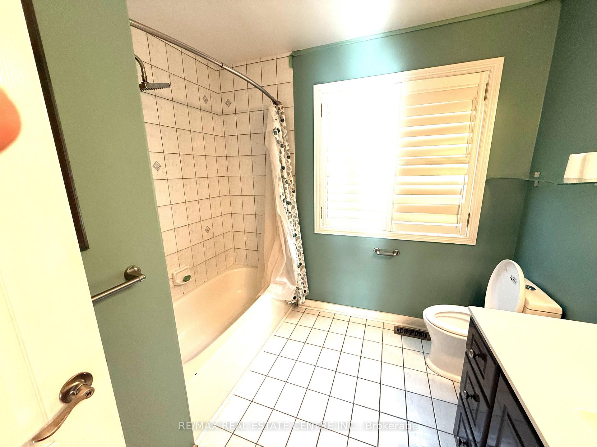 Photo 19 of 28 McIvor Street, Whitby, Rolling Acres — HOMEH