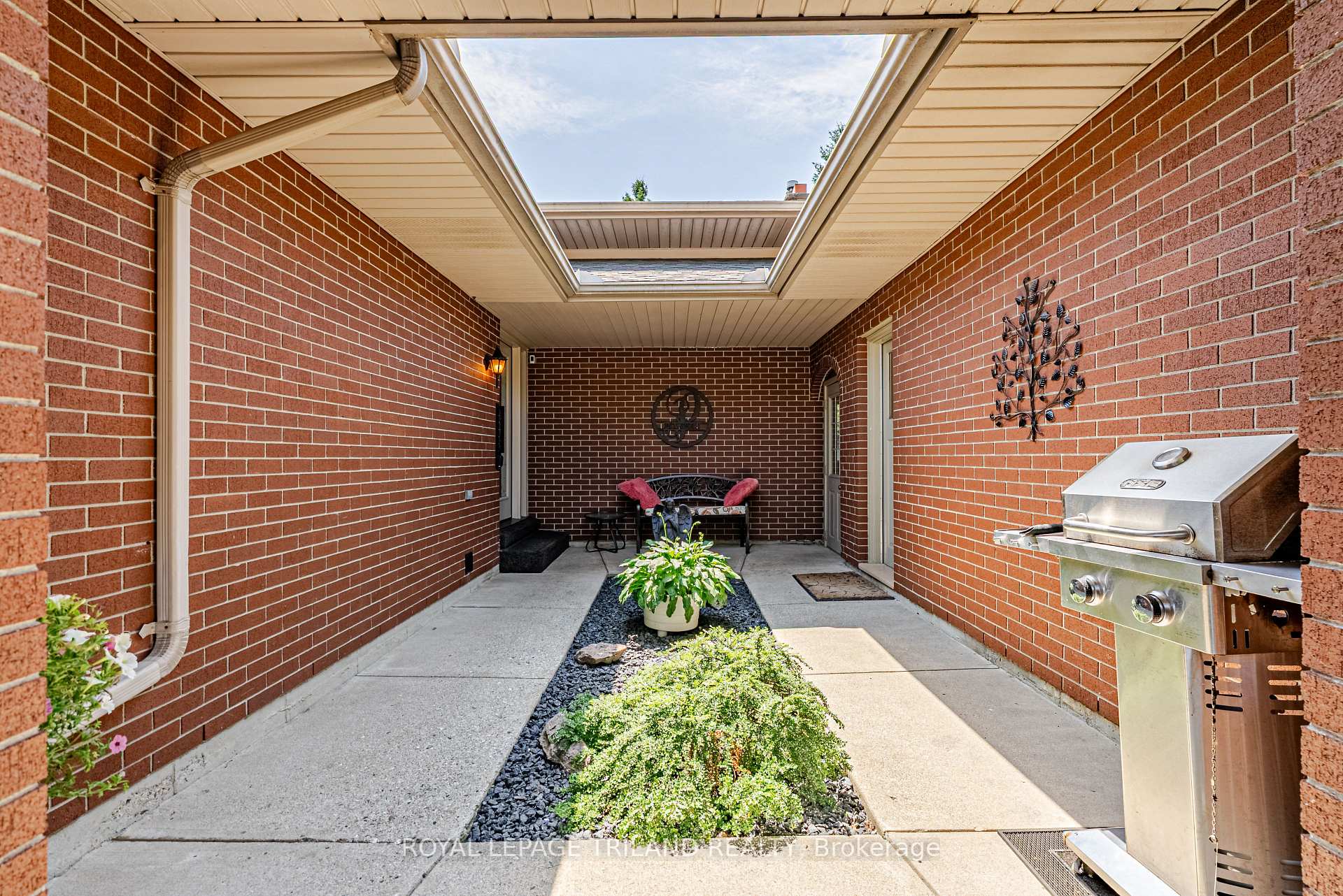 Photo 3 of 189 Huntington Crescent, Thames Centre, Dorchester — HOMEH