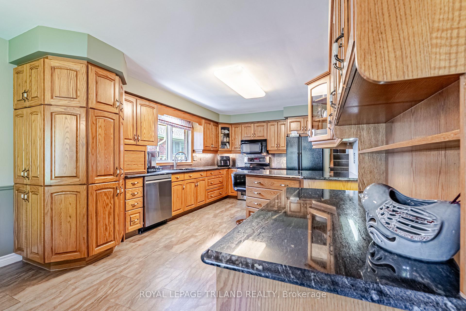 Photo 14 of 189 Huntington Crescent, Thames Centre, Dorchester — HOMEH