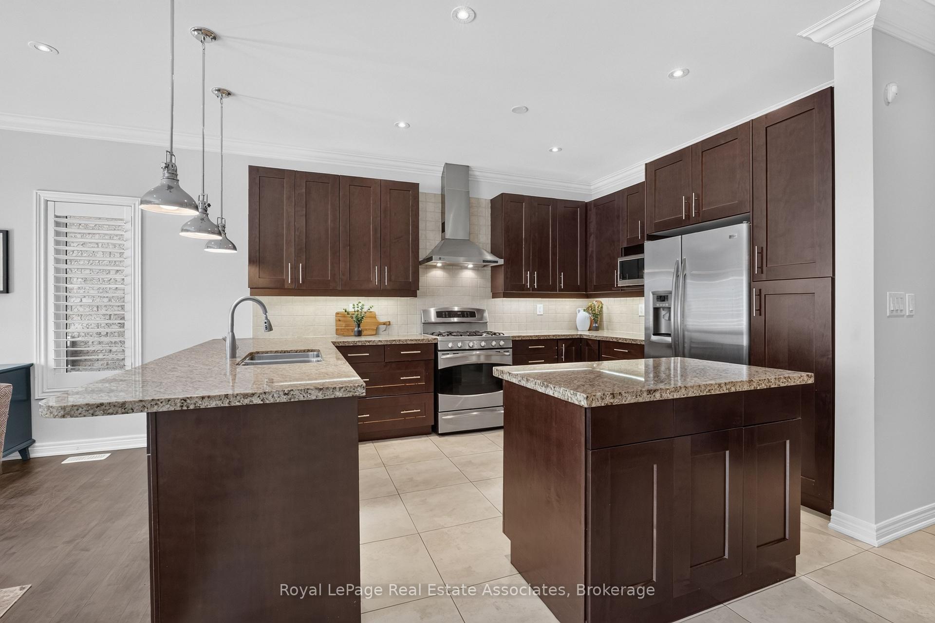 Photo 11 of 2320 Wuthering Heights Way, Oakville, Bronte Creek — HOMEH