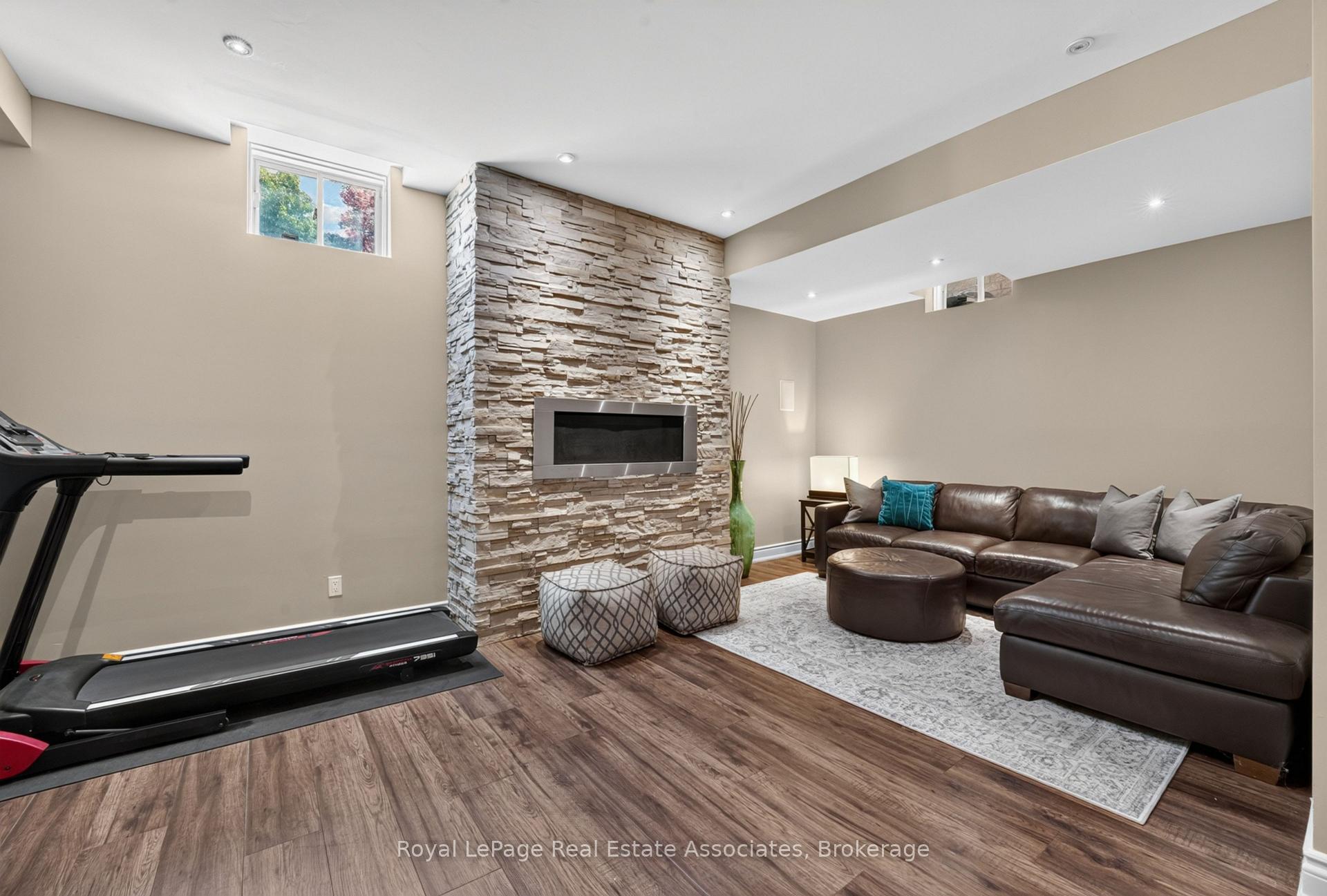 Photo 41 of 2320 Wuthering Heights Way, Oakville, Bronte Creek — HOMEH