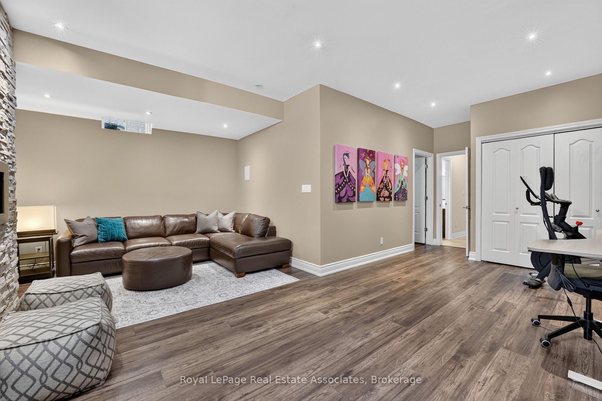 Photo 42 of 2320 Wuthering Heights Way, Oakville, Bronte Creek — HOMEH