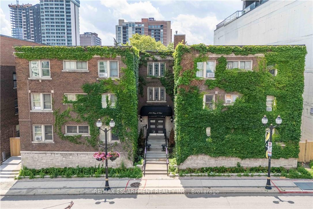 Photo of Unit 4, 285 King Street W