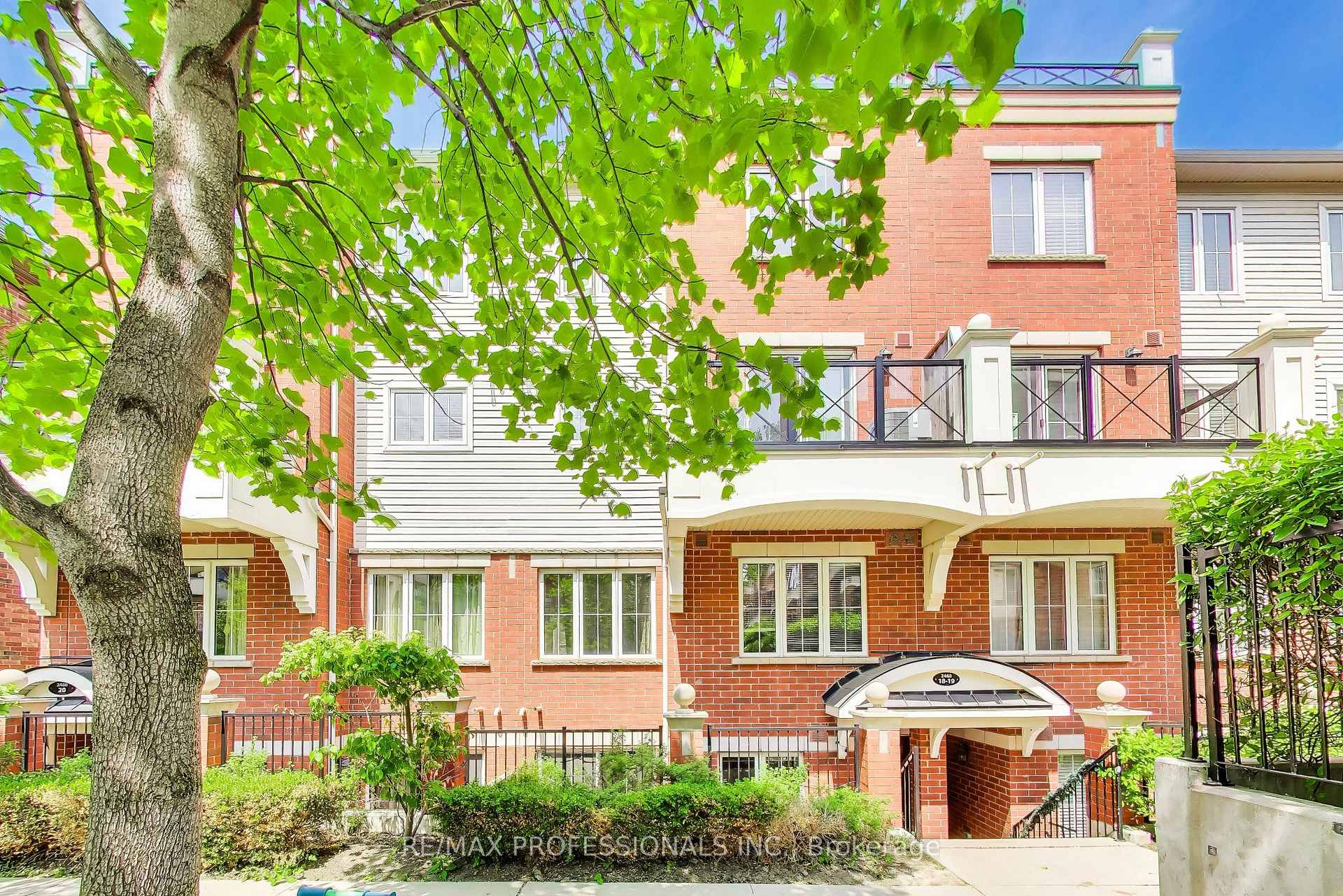 Photo 2 of Unit 19, 2460 Post Road, Oakville, River Oaks — HOMEH