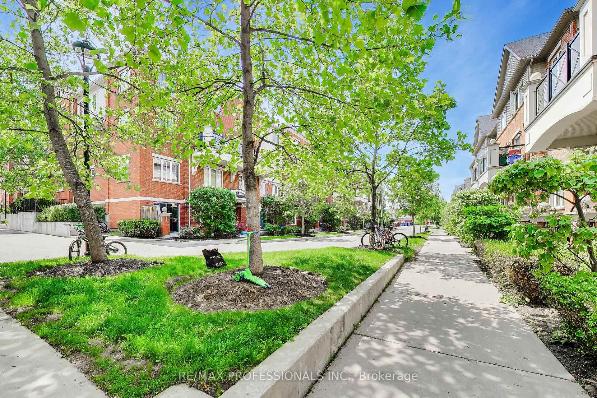 Photo 3 of Unit 19, 2460 Post Road, Oakville, River Oaks — HOMEH