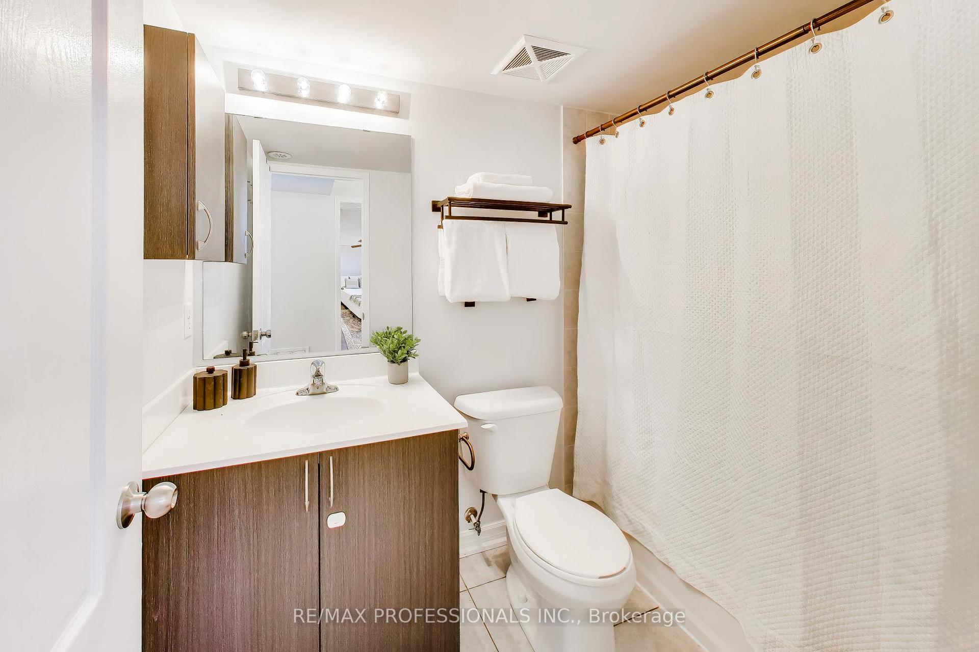 Photo 19 of Unit 19, 2460 Post Road, Oakville, River Oaks — HOMEH