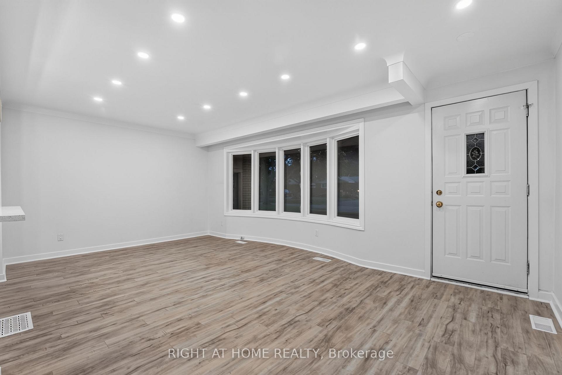 Photo 5 of 19 Brentwood Drive, St. Catharines, Carlton/Bunting — HOMEH