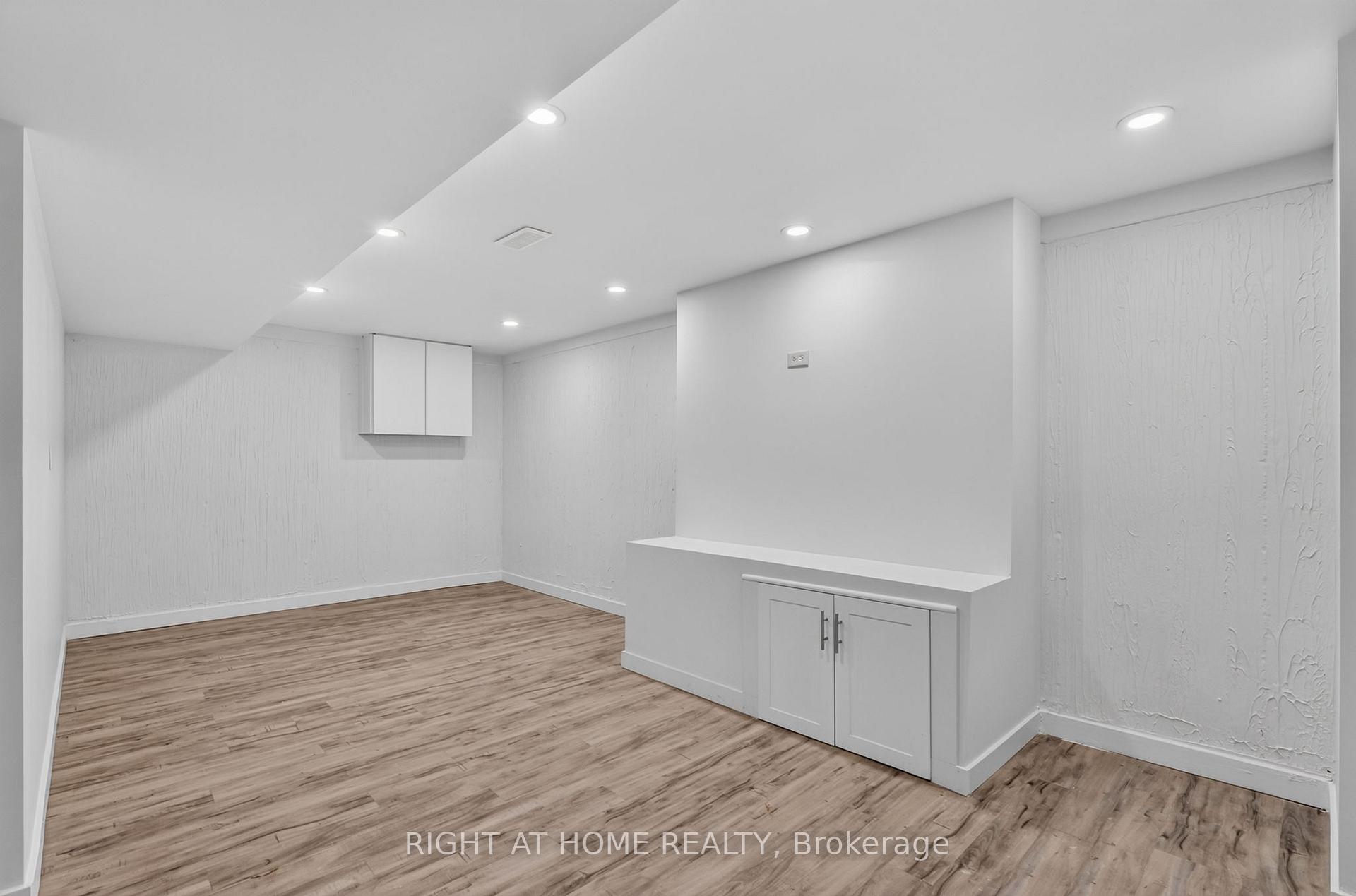 Photo 39 of 19 Brentwood Drive, St. Catharines, Carlton/Bunting — HOMEH
