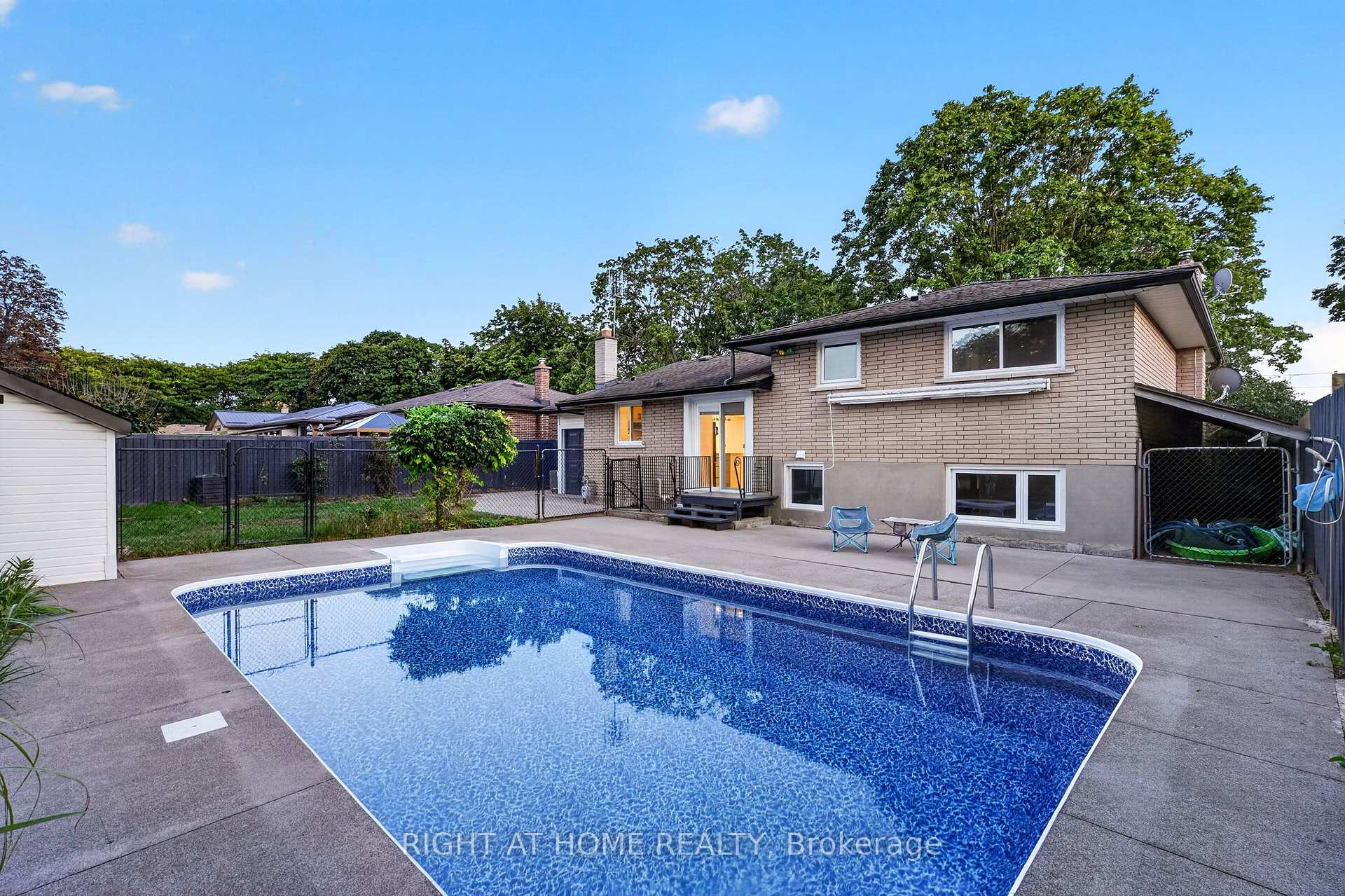 Photo 43 of 19 Brentwood Drive, St. Catharines, Carlton/Bunting — HOMEH