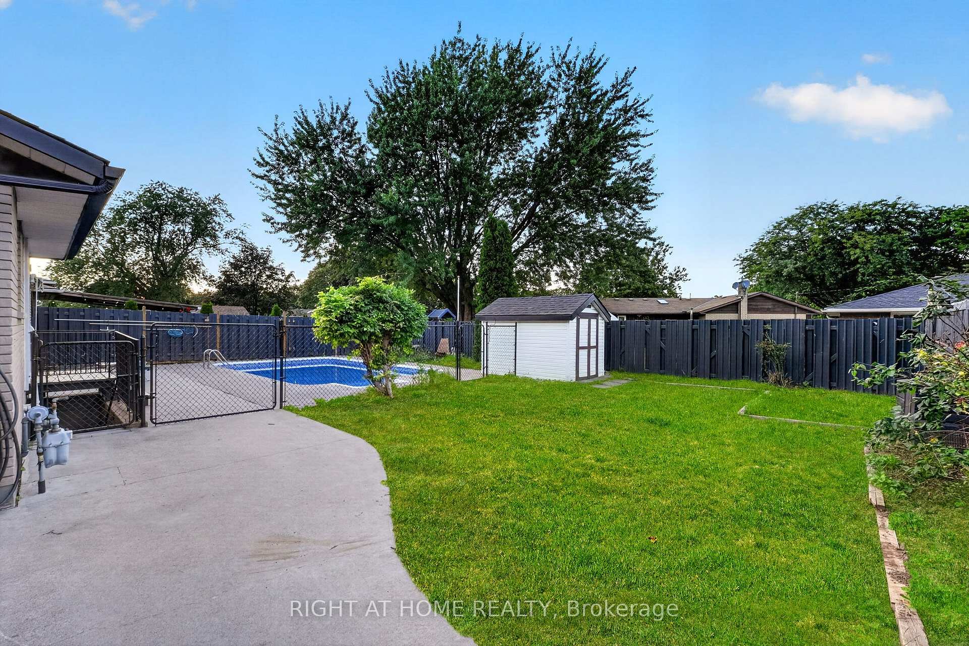 Photo 45 of 19 Brentwood Drive, St. Catharines, Carlton/Bunting — HOMEH