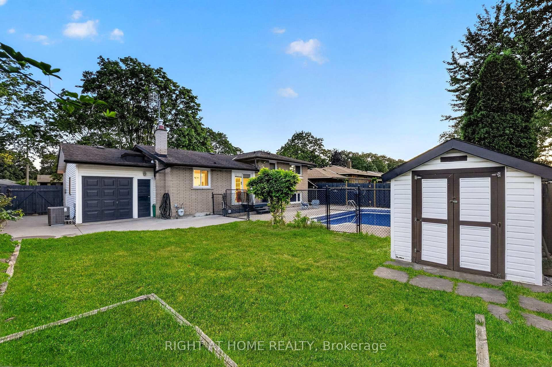 Photo 46 of 19 Brentwood Drive, St. Catharines, Carlton/Bunting — HOMEH