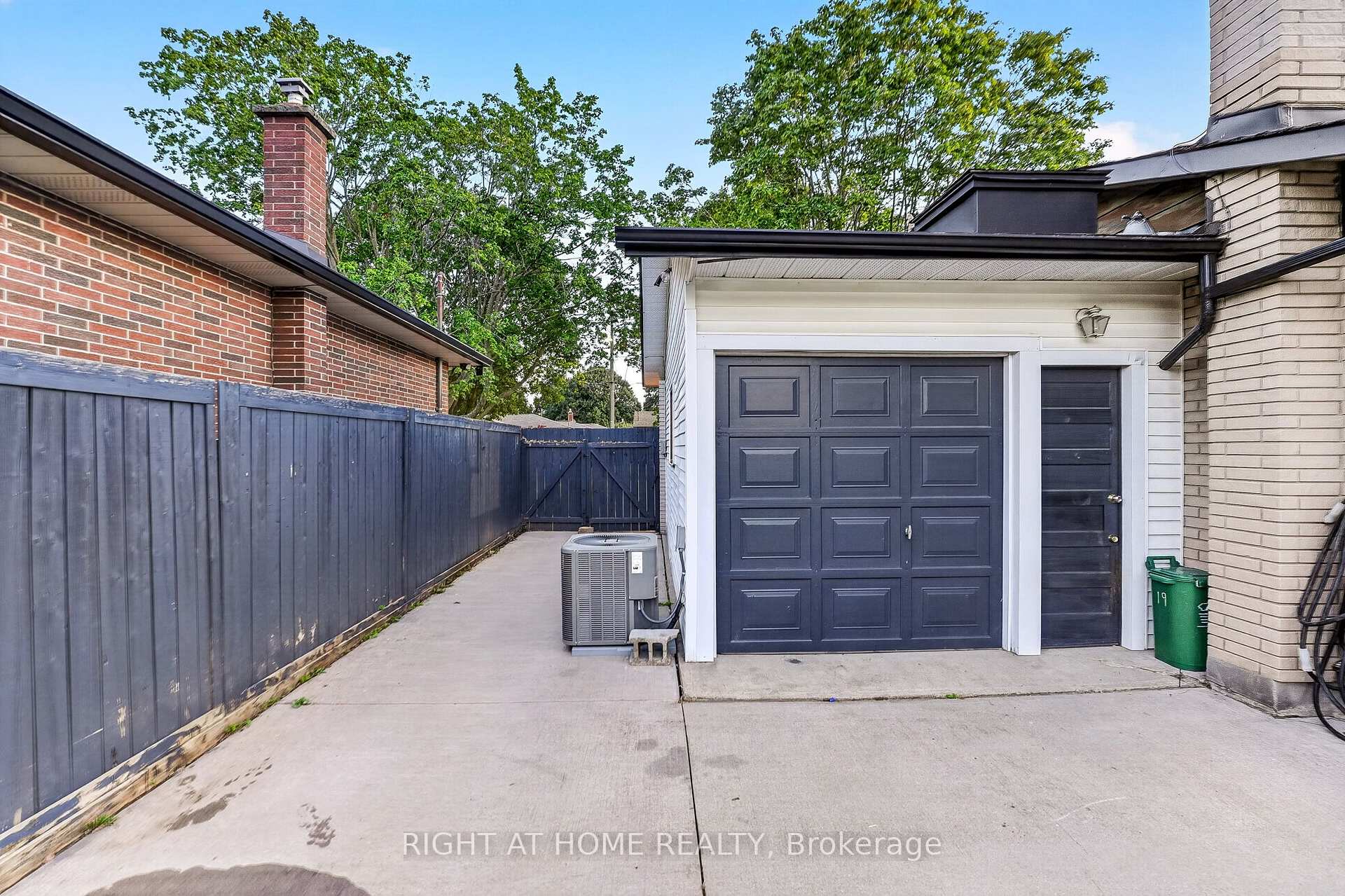 Photo 47 of 19 Brentwood Drive, St. Catharines, Carlton/Bunting — HOMEH