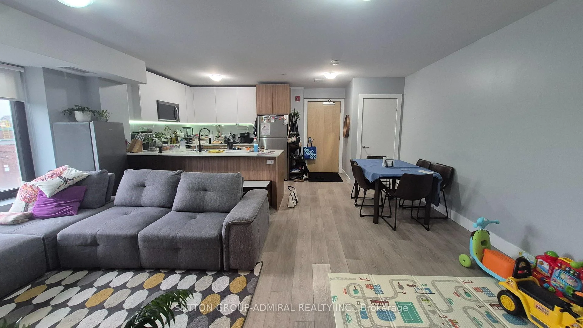 Photo 3 of Unit 302, 293 Viewmount Avenue, North York, Yorkdale-Glen Park — HOMEH