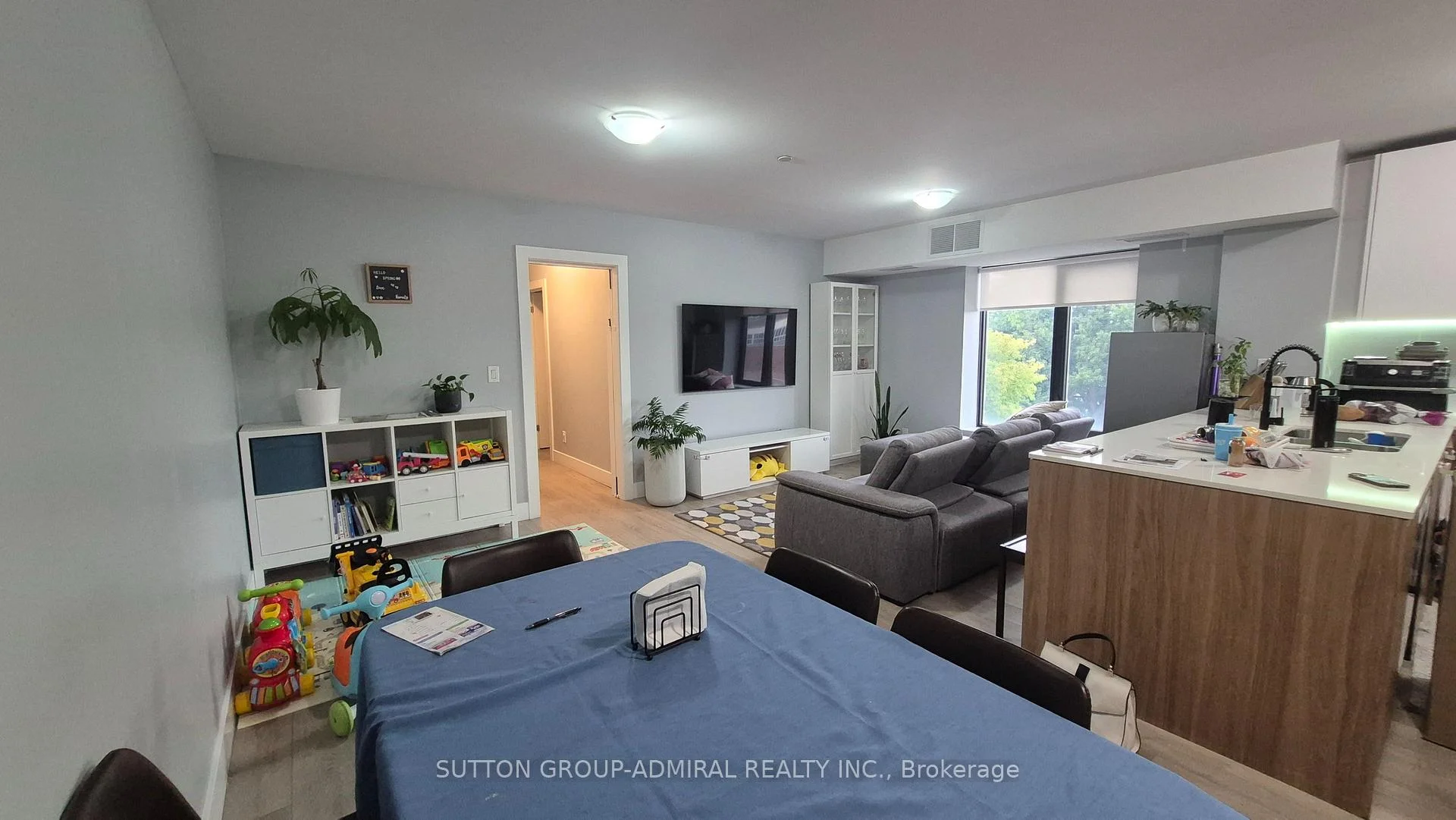 Photo 9 of Unit 302, 293 Viewmount Avenue, North York, Yorkdale-Glen Park — HOMEH
