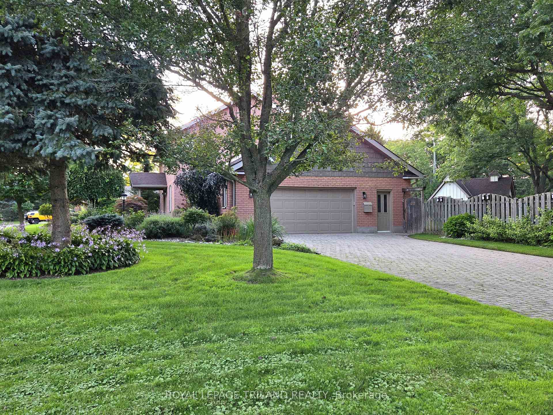 Photo 3 of 26 Northcrest Drive, London, North B — HOMEH