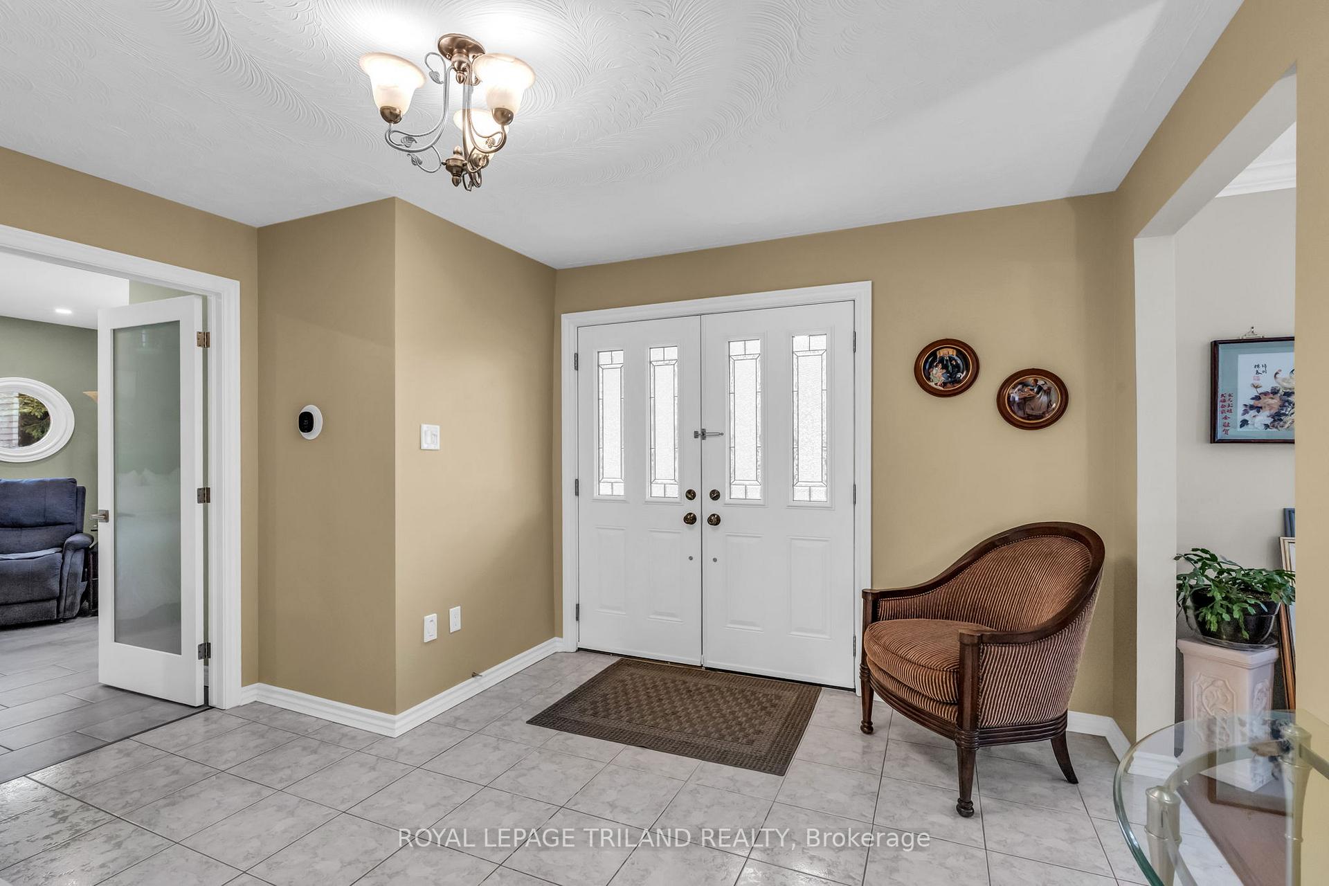 Photo 4 of 26 Northcrest Drive, London, North B — HOMEH