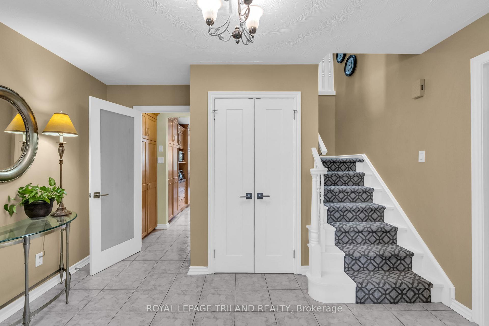 Photo 5 of 26 Northcrest Drive, London, North B — HOMEH