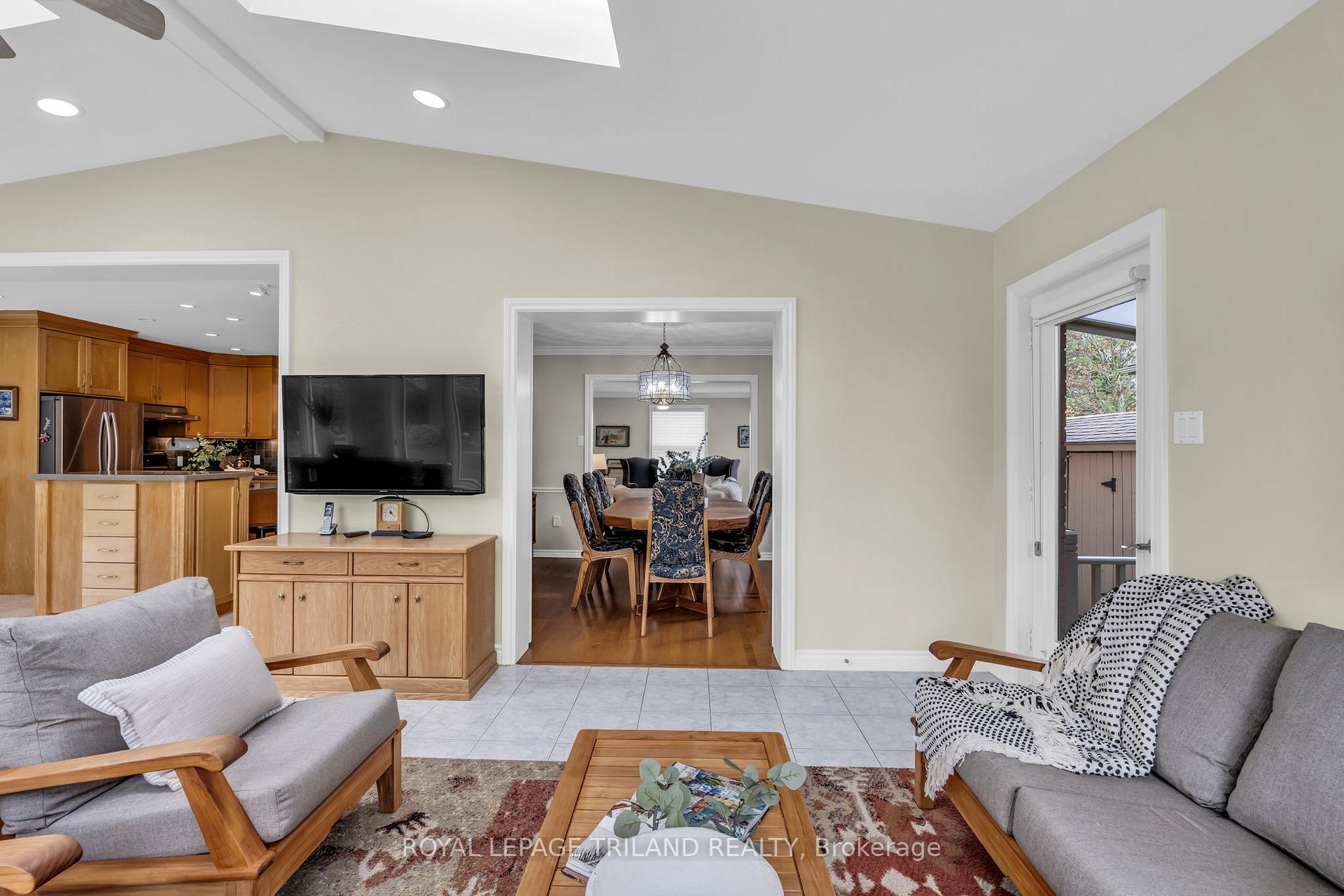 Photo 14 of 26 Northcrest Drive, London, North B — HOMEH