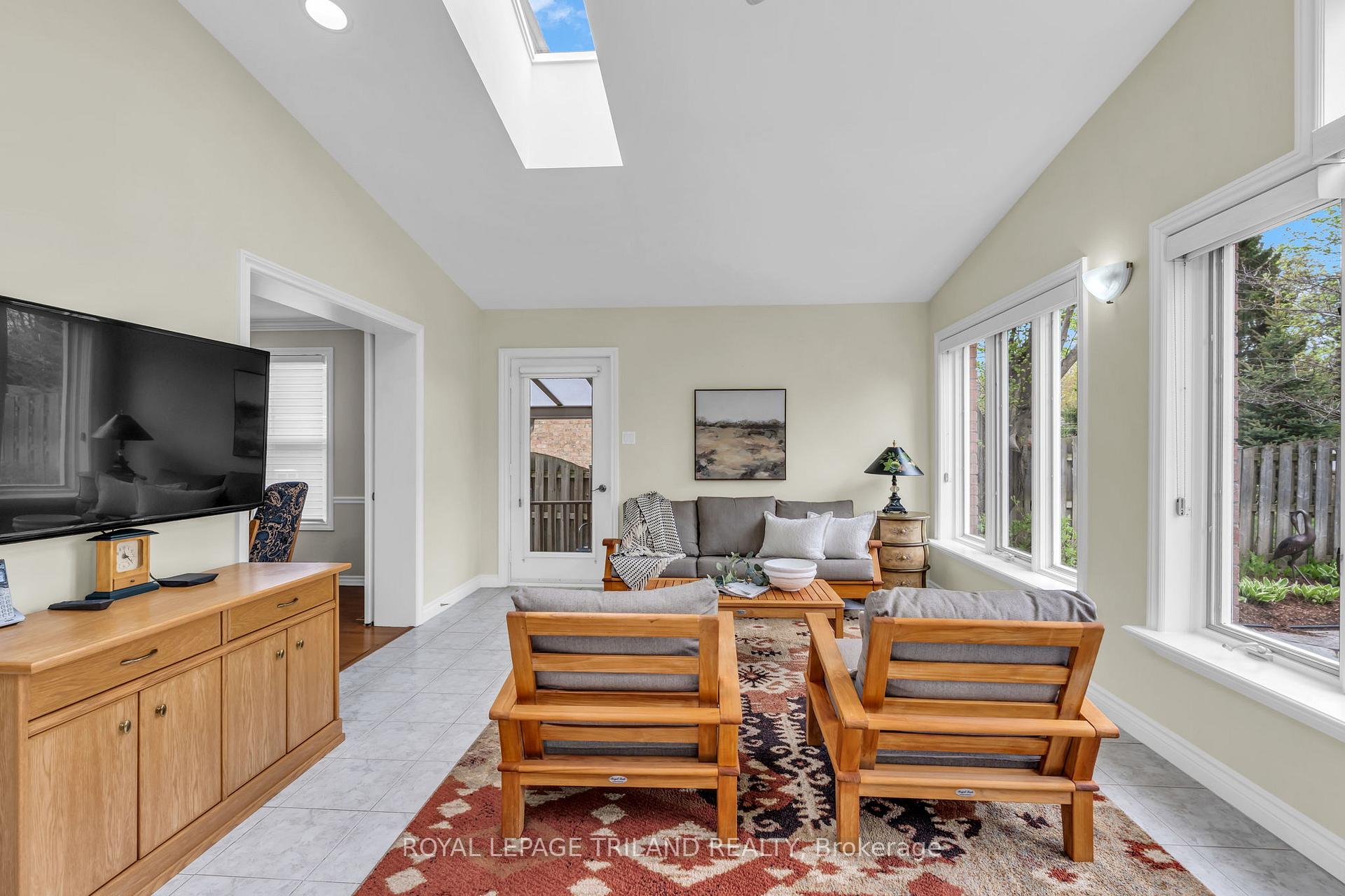 Photo 15 of 26 Northcrest Drive, London, North B — HOMEH