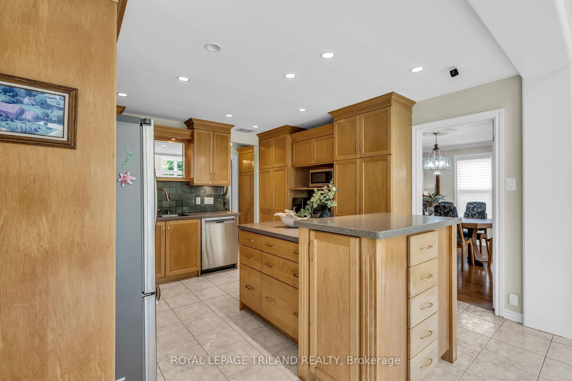 Photo 18 of 26 Northcrest Drive, London, North B — HOMEH