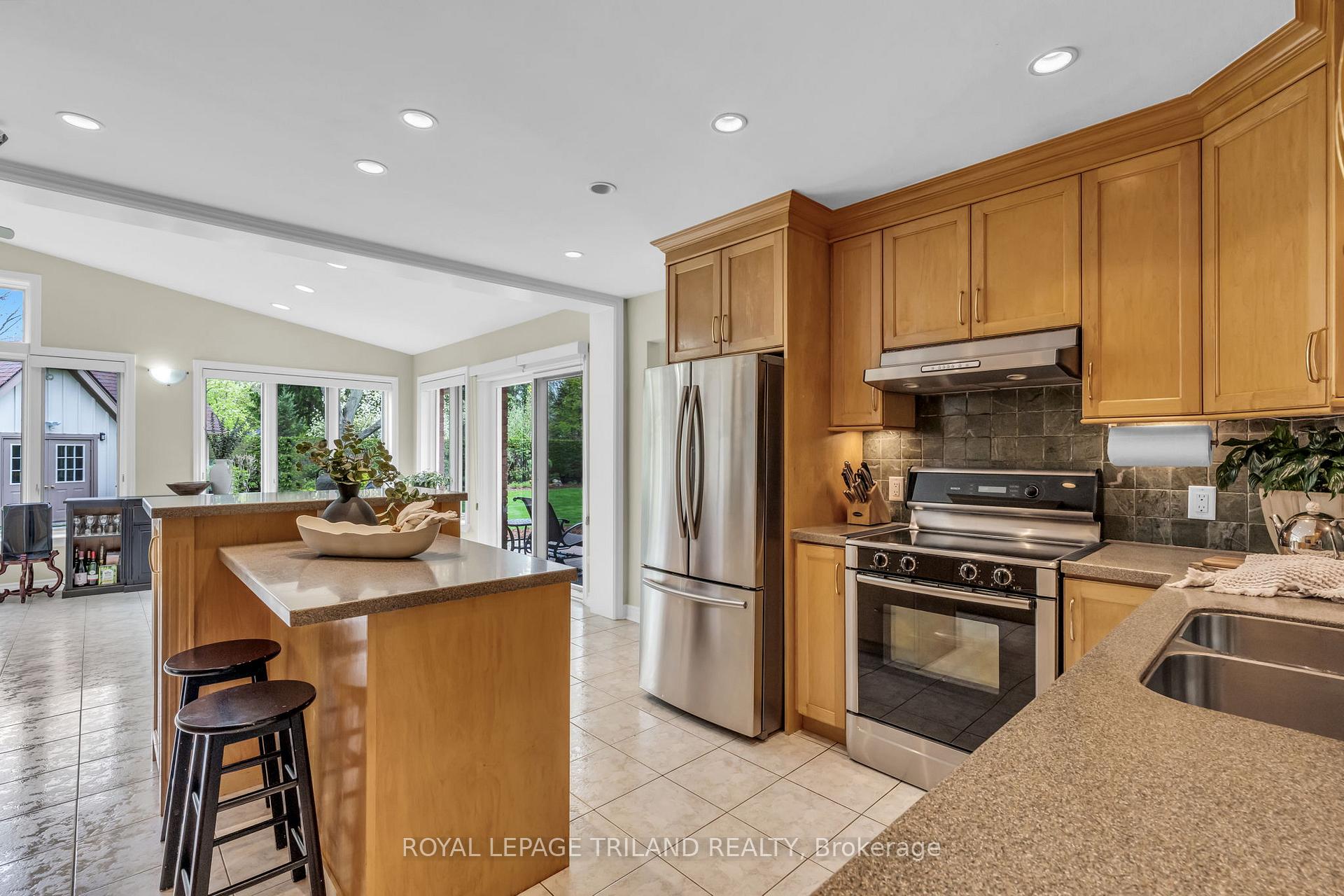 Photo 19 of 26 Northcrest Drive, London, North B — HOMEH