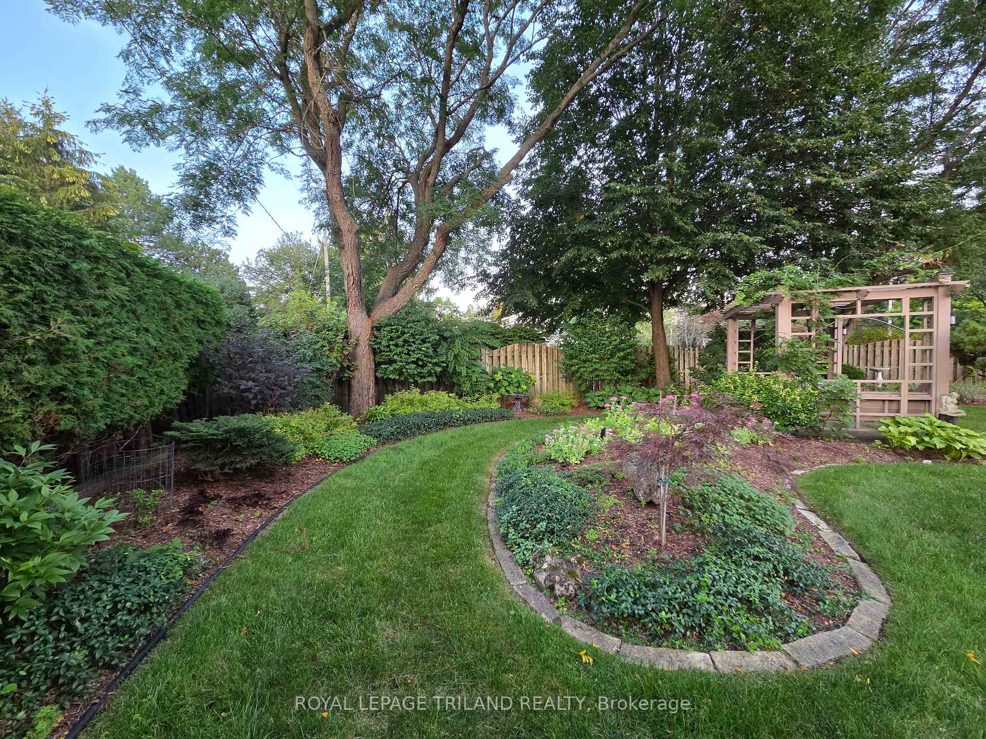 Photo 34 of 26 Northcrest Drive, London, North B — HOMEH