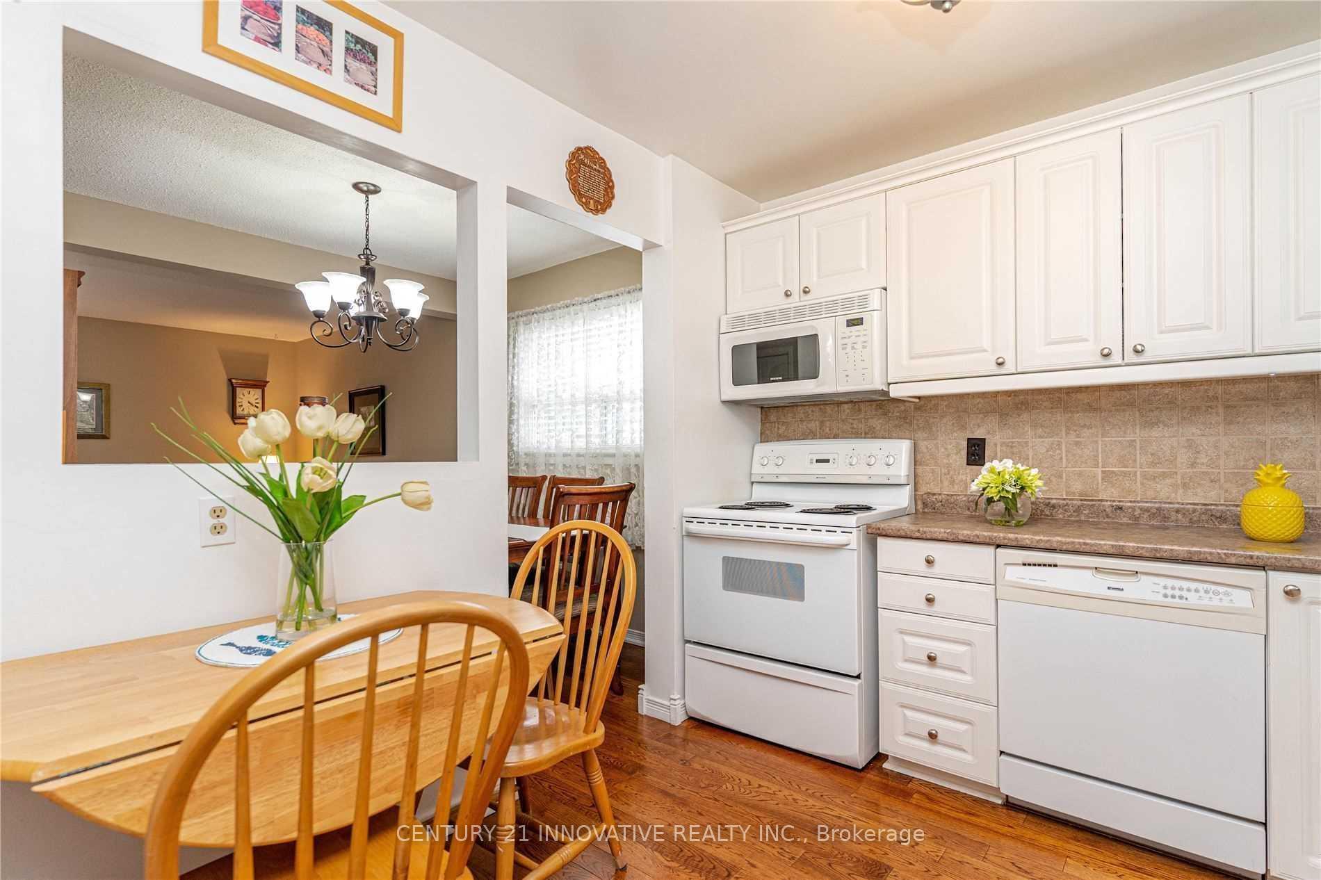 Photo 2 of 25 Gladstone Square, Brampton, Northgate — HOMEH