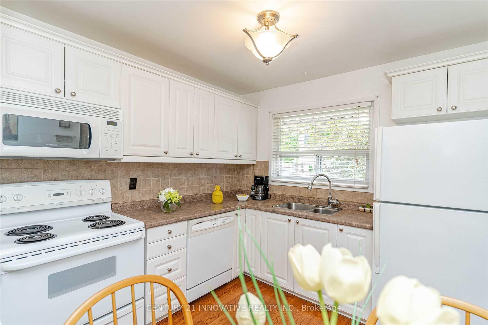Photo 3 of 25 Gladstone Square, Brampton, Northgate — HOMEH