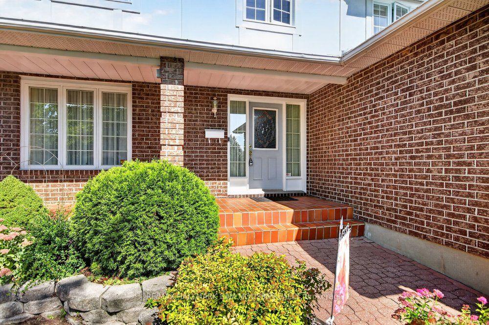 Photo 3 of 1104 Grenon Avenue, Ottawa, Fairfield Heights — HOMEH