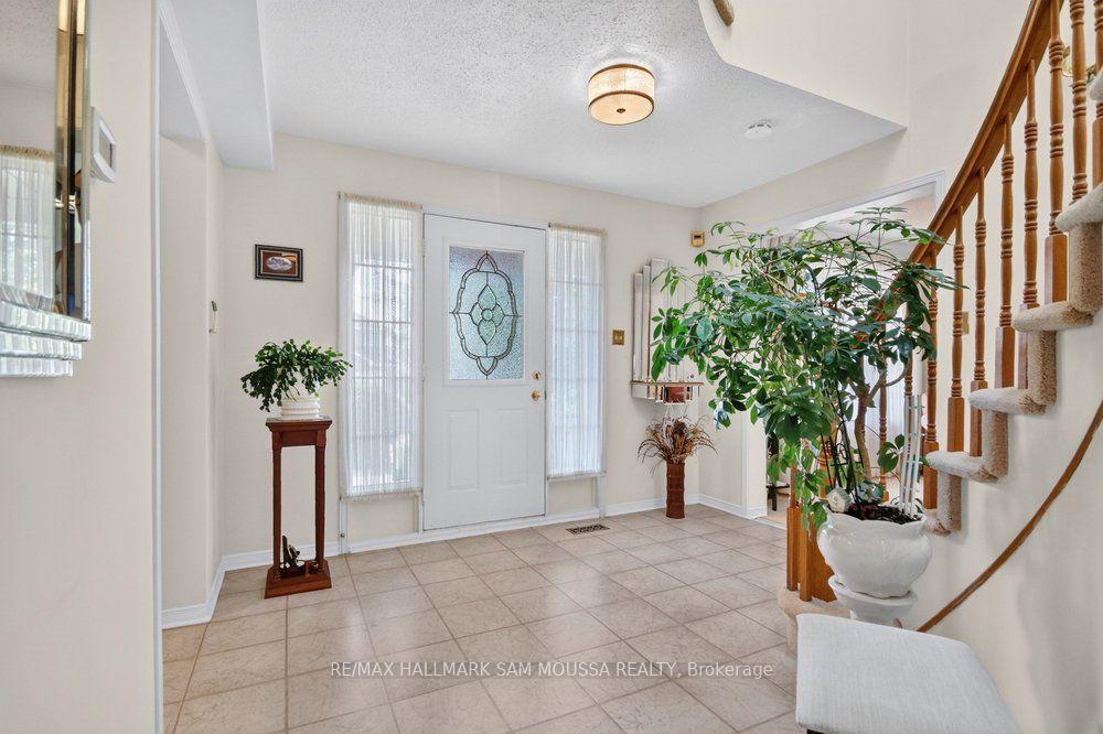 Photo 4 of 1104 Grenon Avenue, Ottawa, Fairfield Heights — HOMEH