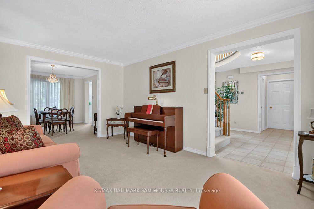 Photo 8 of 1104 Grenon Avenue, Ottawa, Fairfield Heights — HOMEH