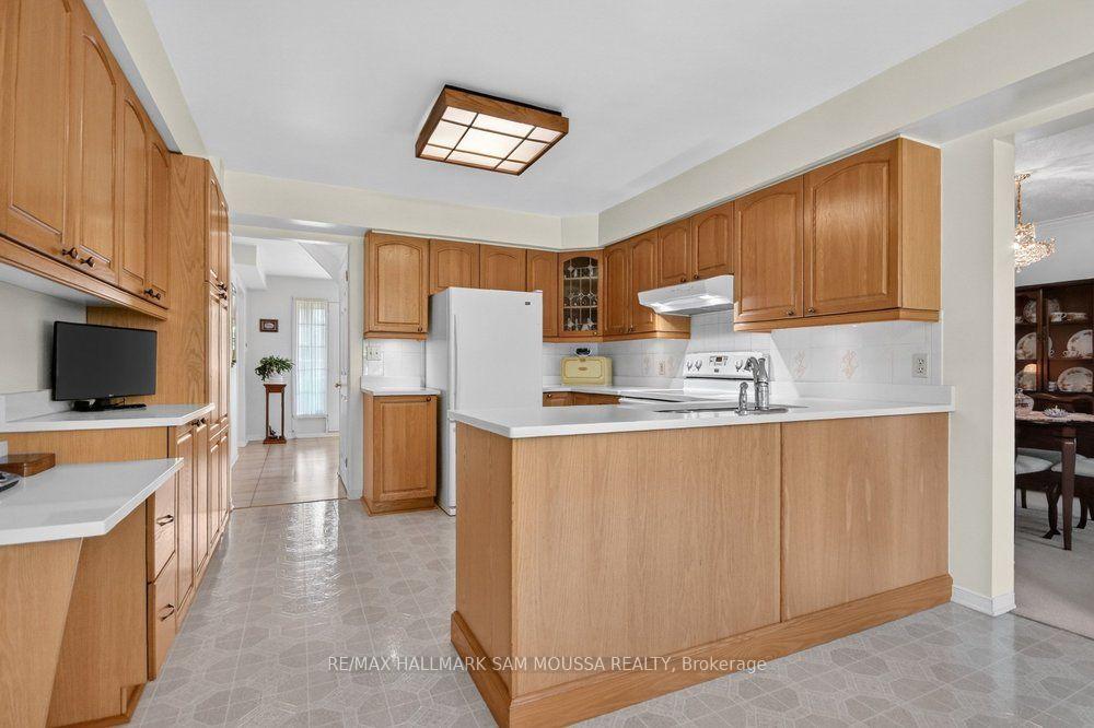 Photo 11 of 1104 Grenon Avenue, Ottawa, Fairfield Heights — HOMEH