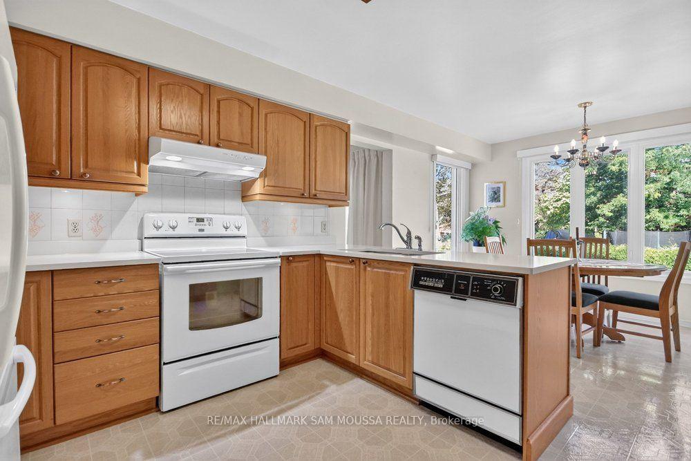 Photo 13 of 1104 Grenon Avenue, Ottawa, Fairfield Heights — HOMEH
