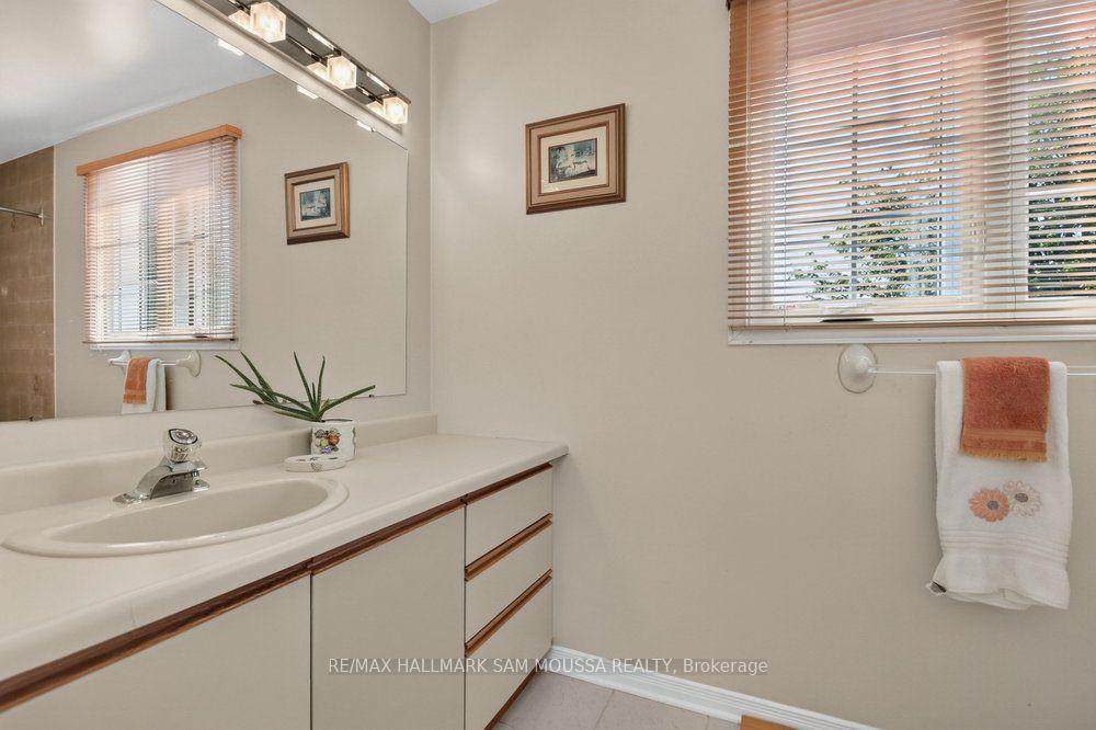 Photo 35 of 1104 Grenon Avenue, Ottawa, Fairfield Heights — HOMEH