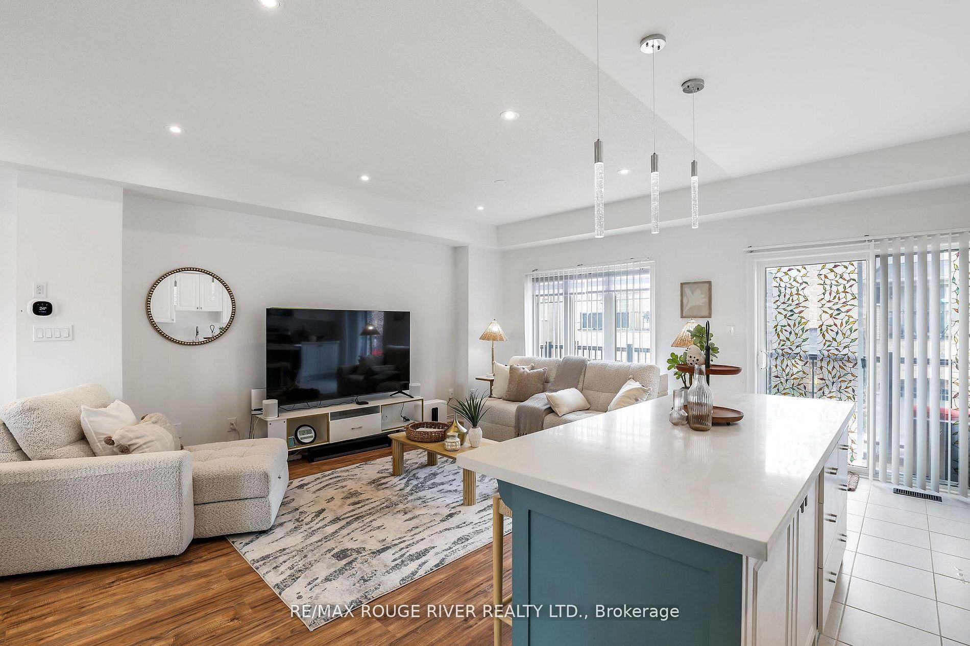 Photo 5 of 17 Devineridge Avenue, Ajax, Central East — HOMEH