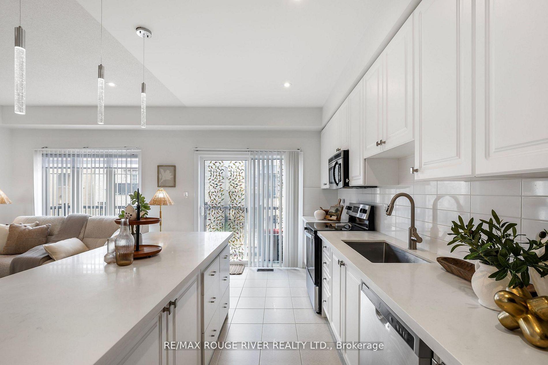 Photo 6 of 17 Devineridge Avenue, Ajax, Central East — HOMEH