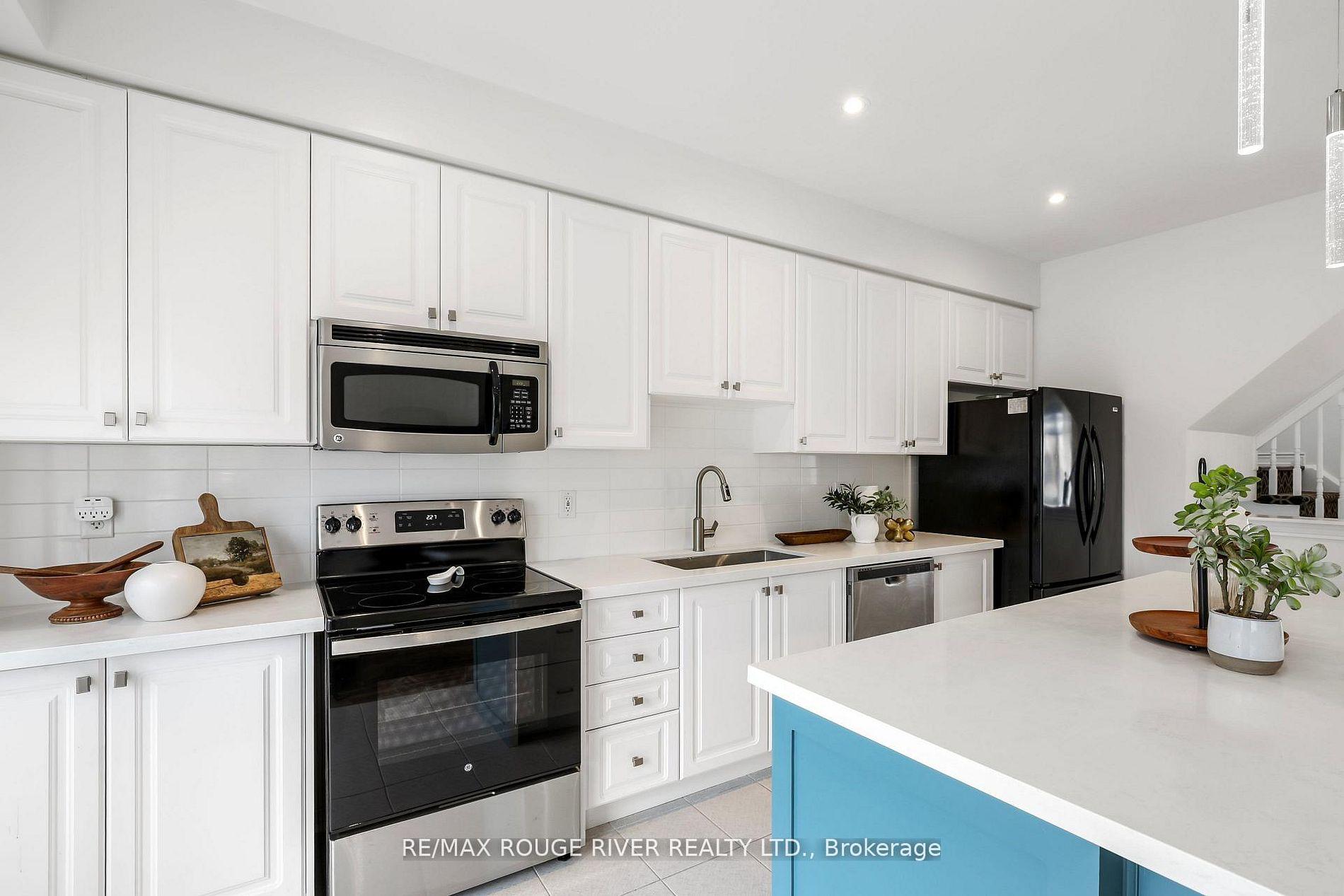 Photo 11 of 17 Devineridge Avenue, Ajax, Central East — HOMEH