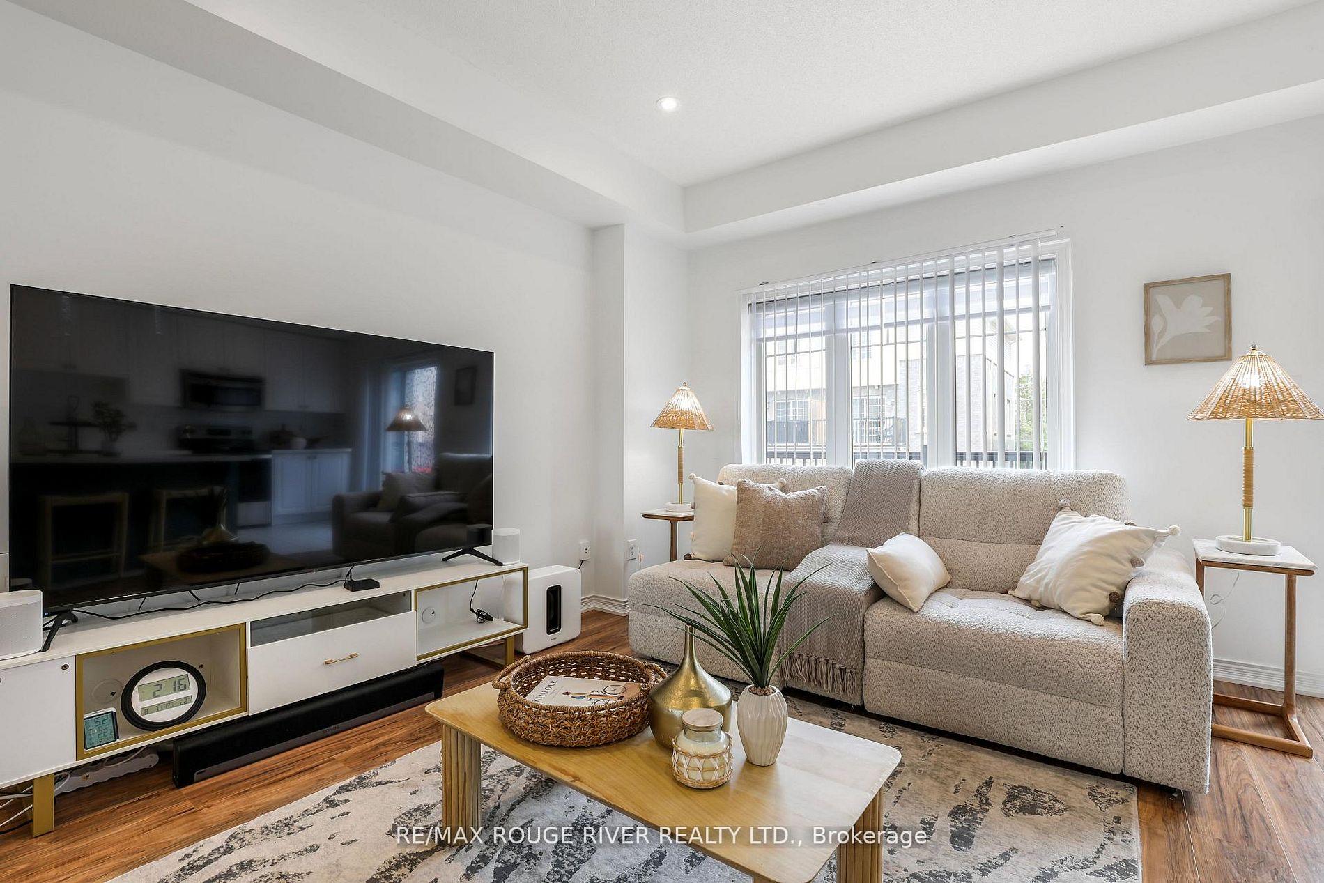 Photo 12 of 17 Devineridge Avenue, Ajax, Central East — HOMEH