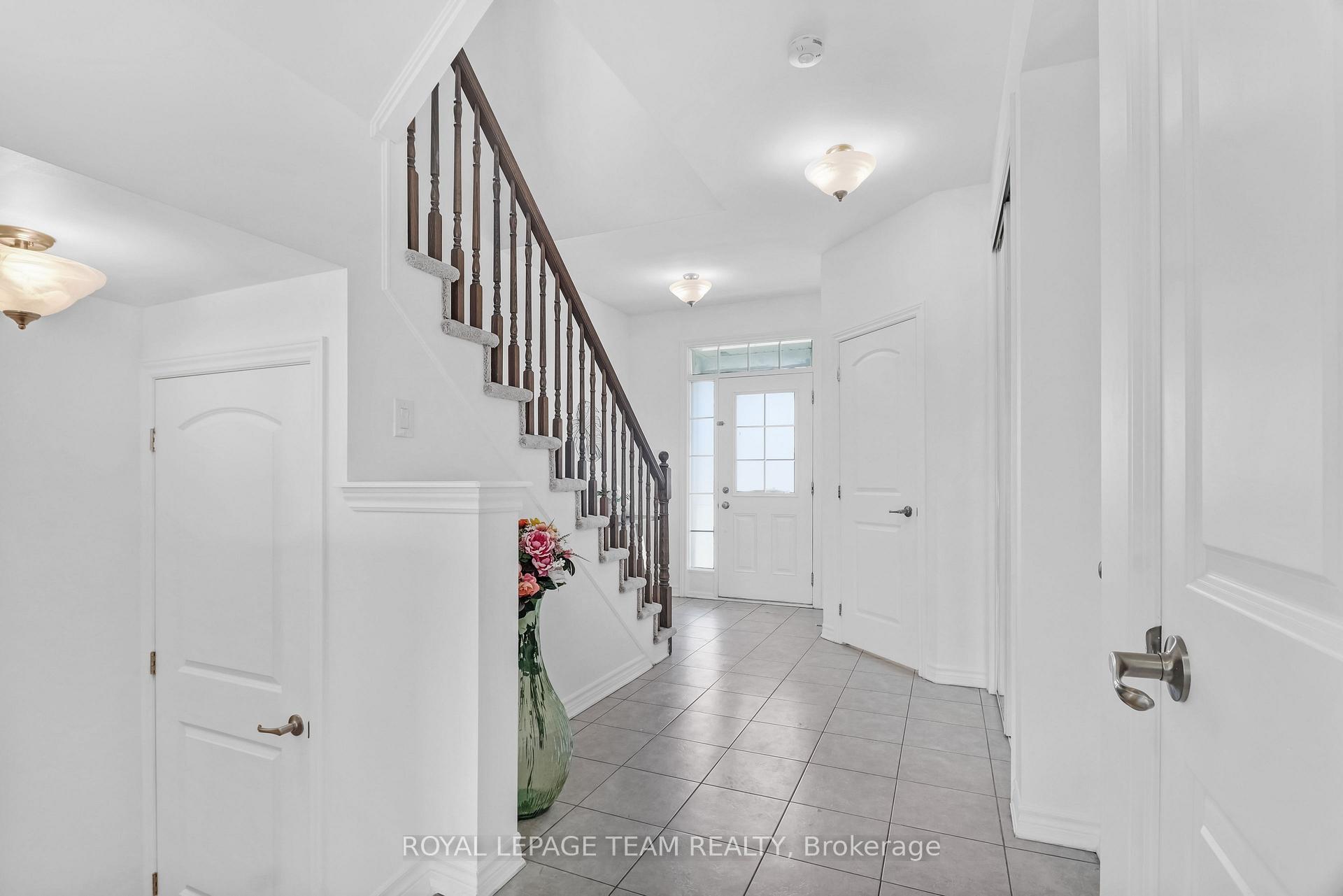 Photo 4 of 4852 Abbott Street E, Ottawa, Kanata - Emerald Meadows/Trailwest — HOMEH