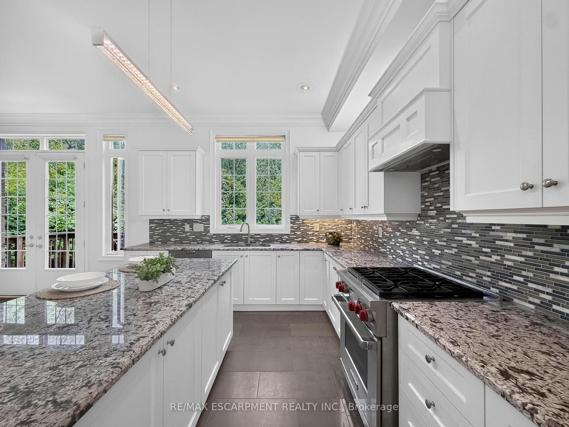 Photo 15 of 2121 Blackforest Crescent, Oakville, Westmount — HOMEH