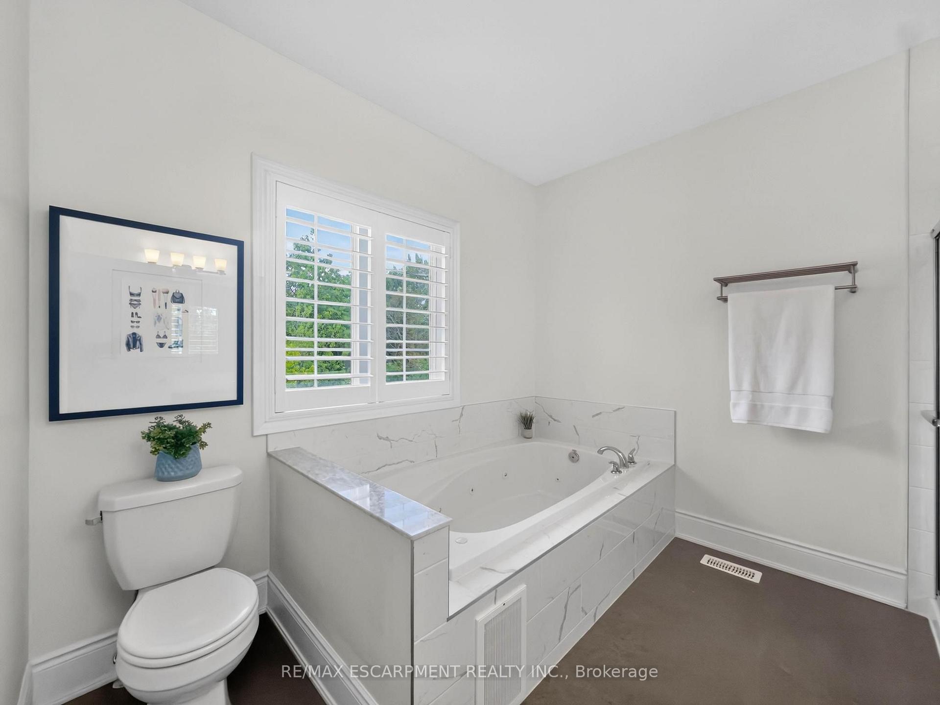 Photo 36 of 2121 Blackforest Crescent, Oakville, Westmount — HOMEH
