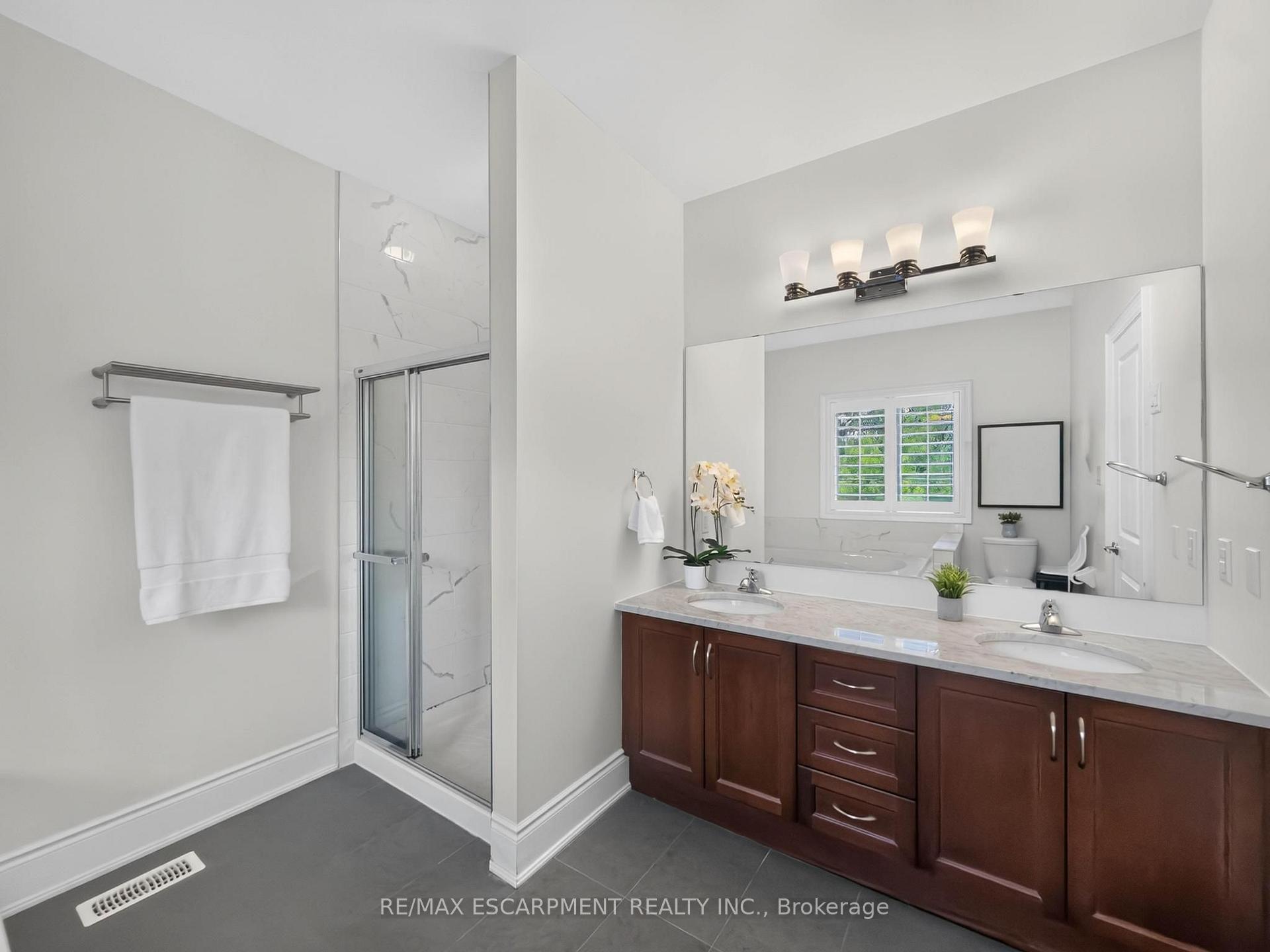 Photo 37 of 2121 Blackforest Crescent, Oakville, Westmount — HOMEH