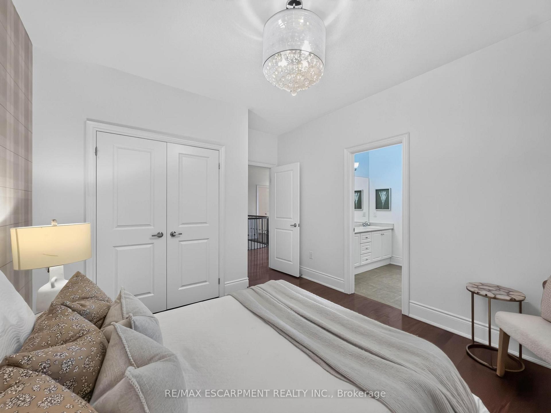 Photo 39 of 2121 Blackforest Crescent, Oakville, Westmount — HOMEH