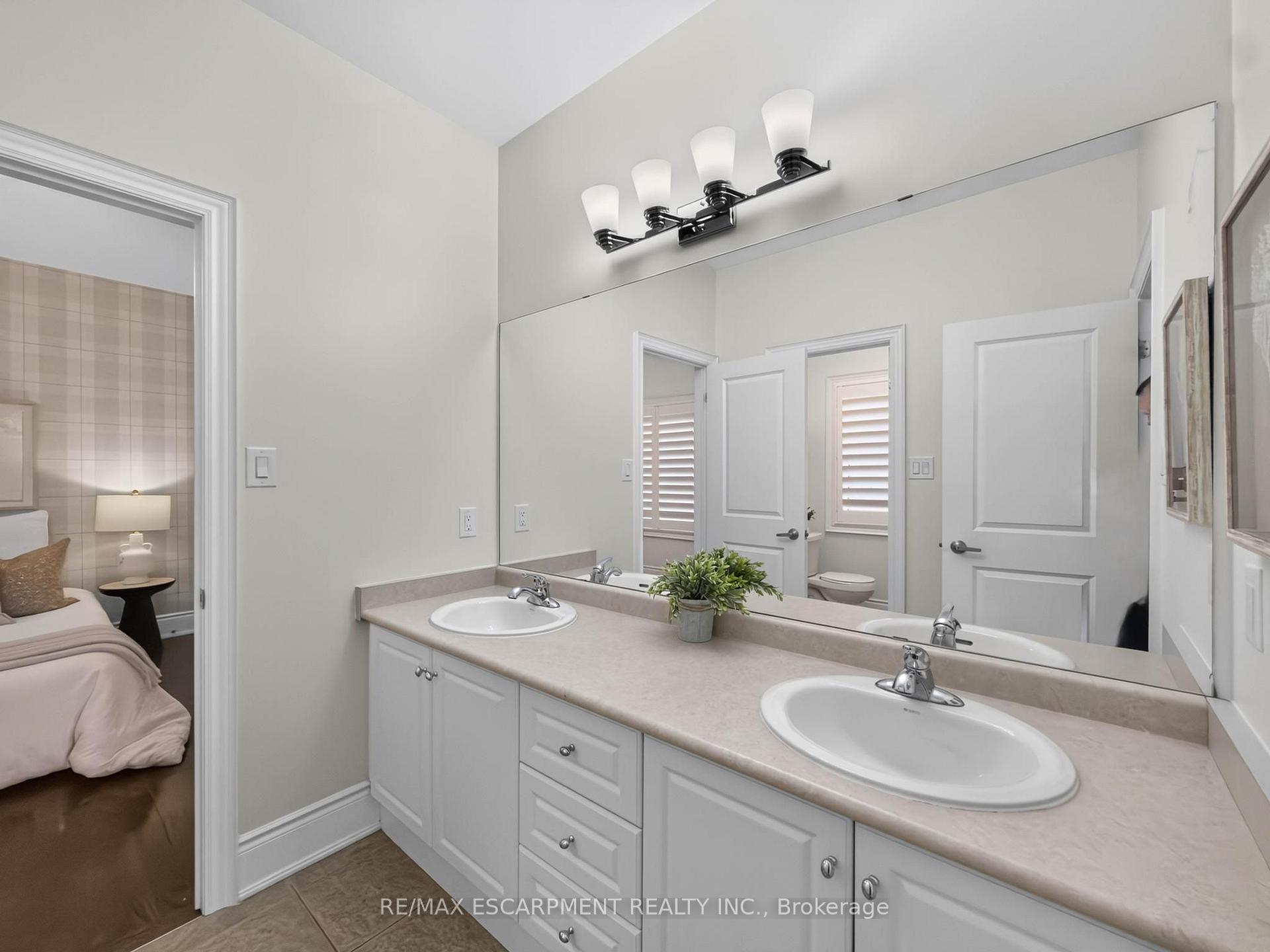 Photo 40 of 2121 Blackforest Crescent, Oakville, Westmount — HOMEH